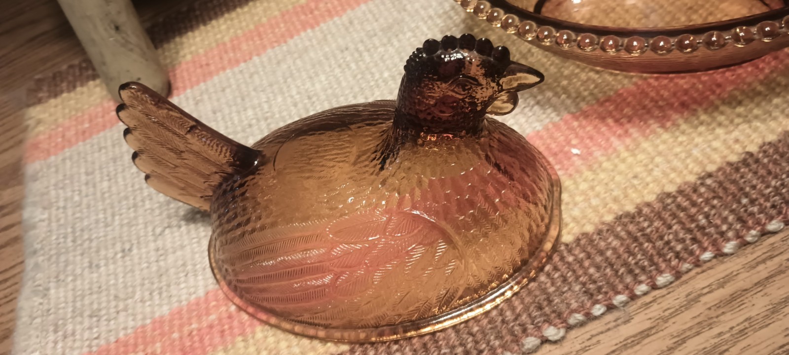 Indiana Glass Vintage HEN-ON-A-NEST Amber Chicken With Beaded Basket 7 X 5 In