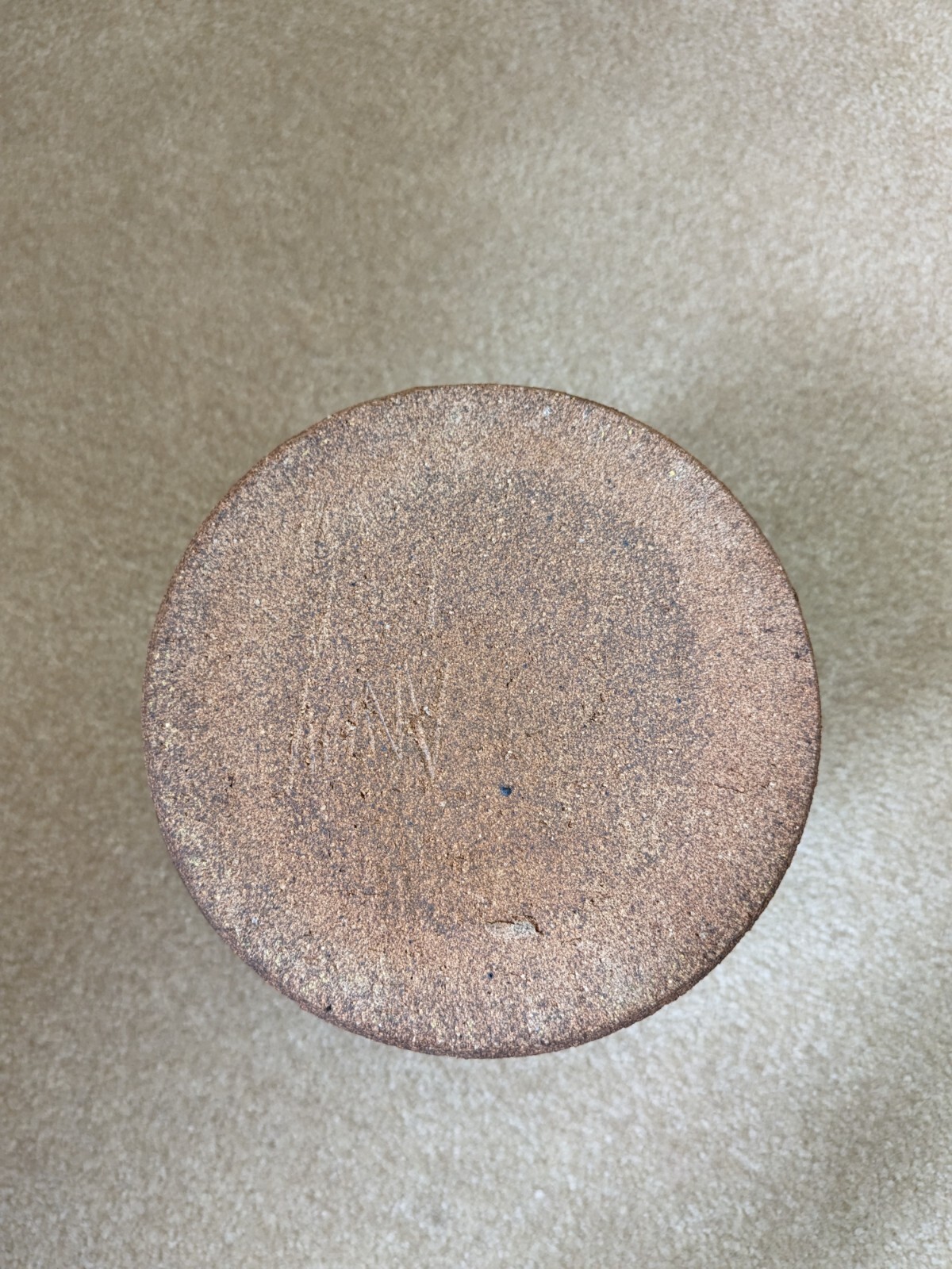 Beautiful piece of rustic pottery, signed but can not distinguish the name