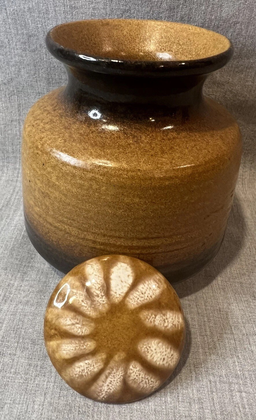 RARE VINTAGE MID CENTURY PIC P/C USA POTTERY BUD VASE WITH DECORATIVE LID