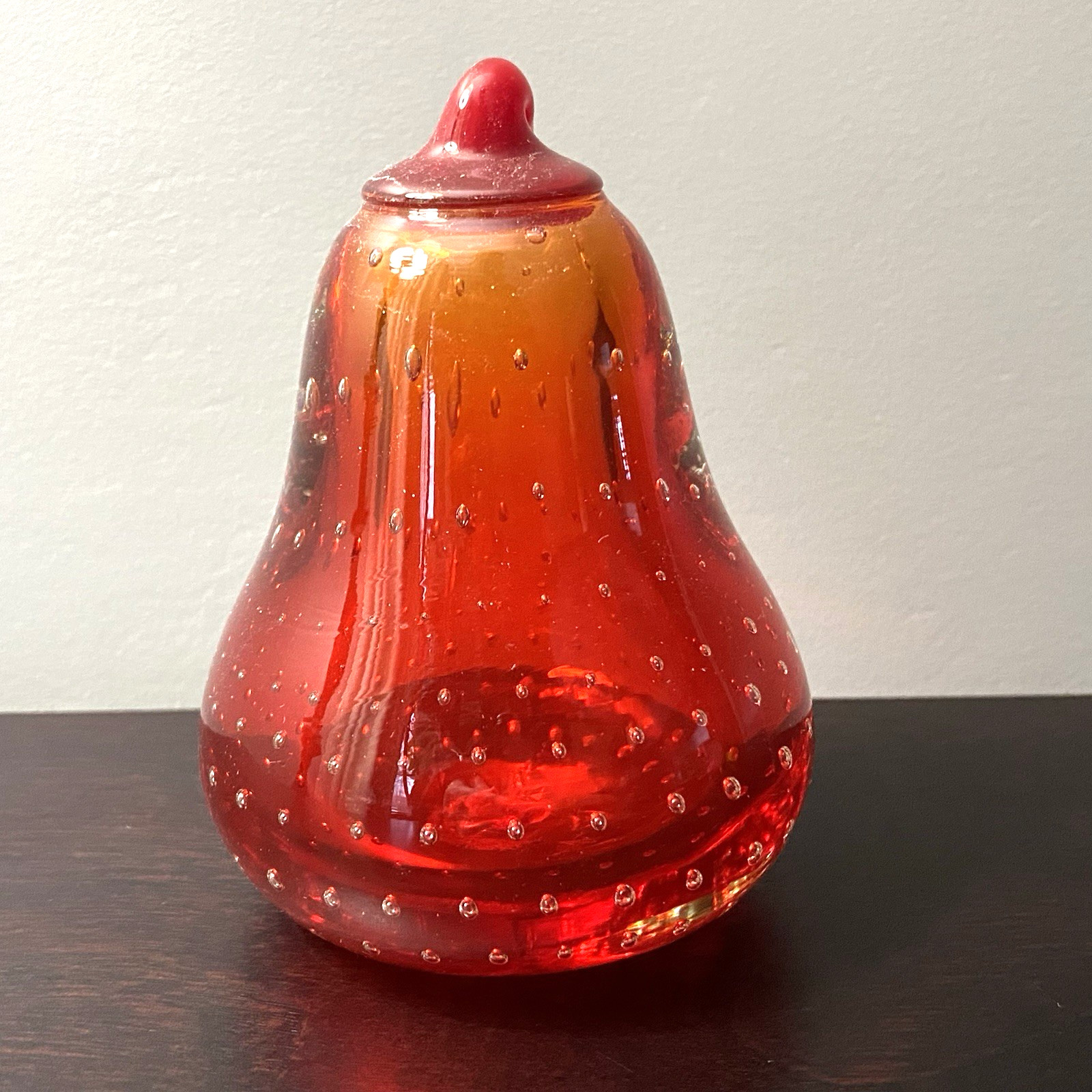 Vintage Hand Blown Controlled Bubble Art Glass Pear Fruit Paperweight Bullicante