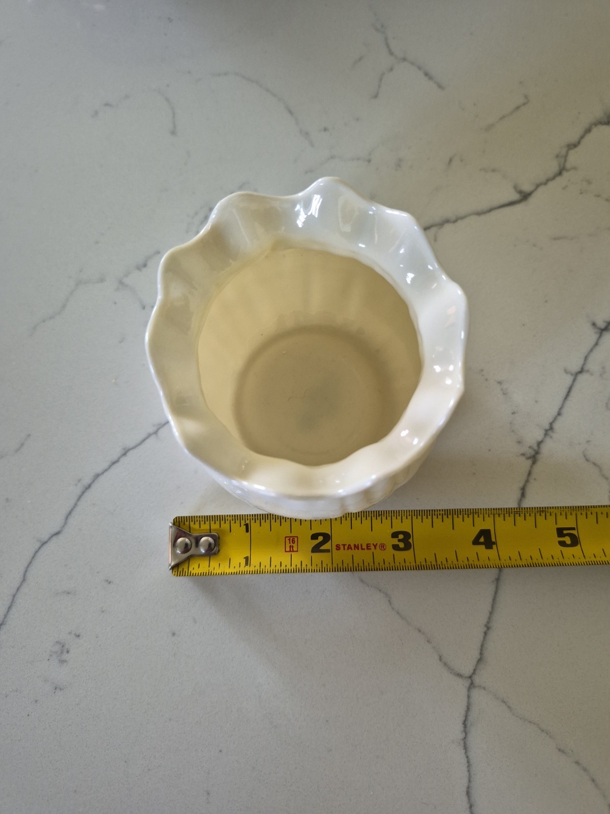 Belleek China 2-7/8″ Crinkled Flower Pot – Very Nice!