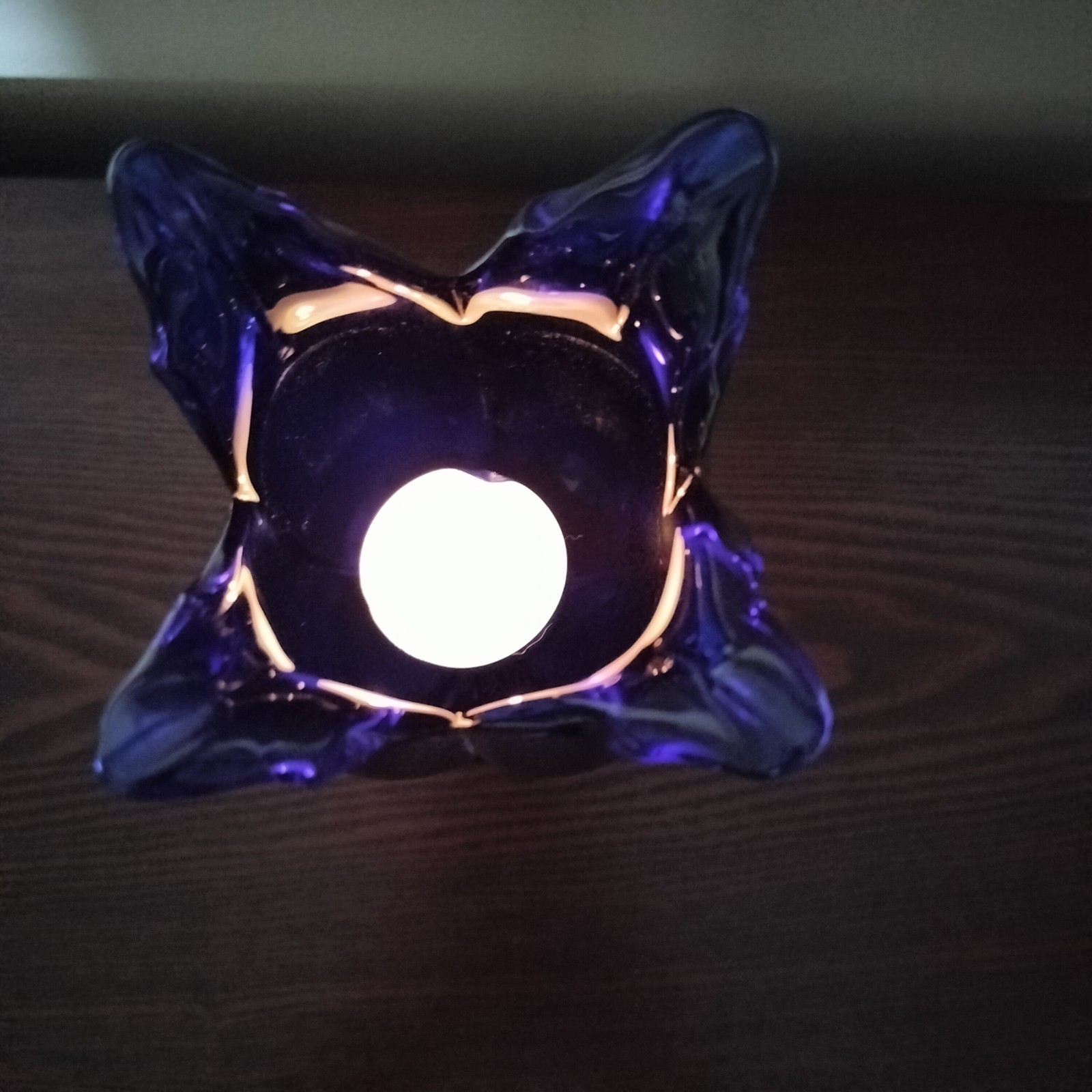 Vintage Hand Blown Art Glass Tulip Candle Holder Vase Blue 7 in tall Beautiful