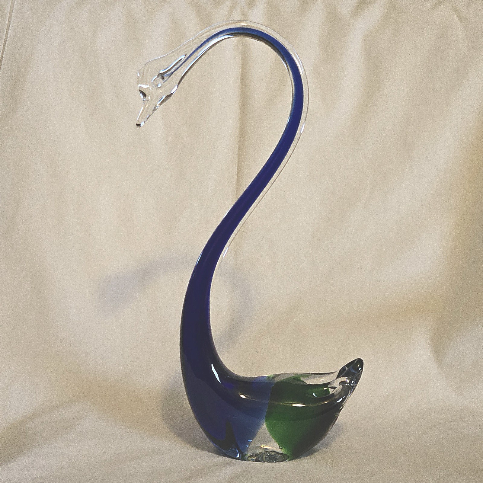 Art Glass Swan Blue Green and Clear 12⅝” Tall Unbranded No Location with Issues