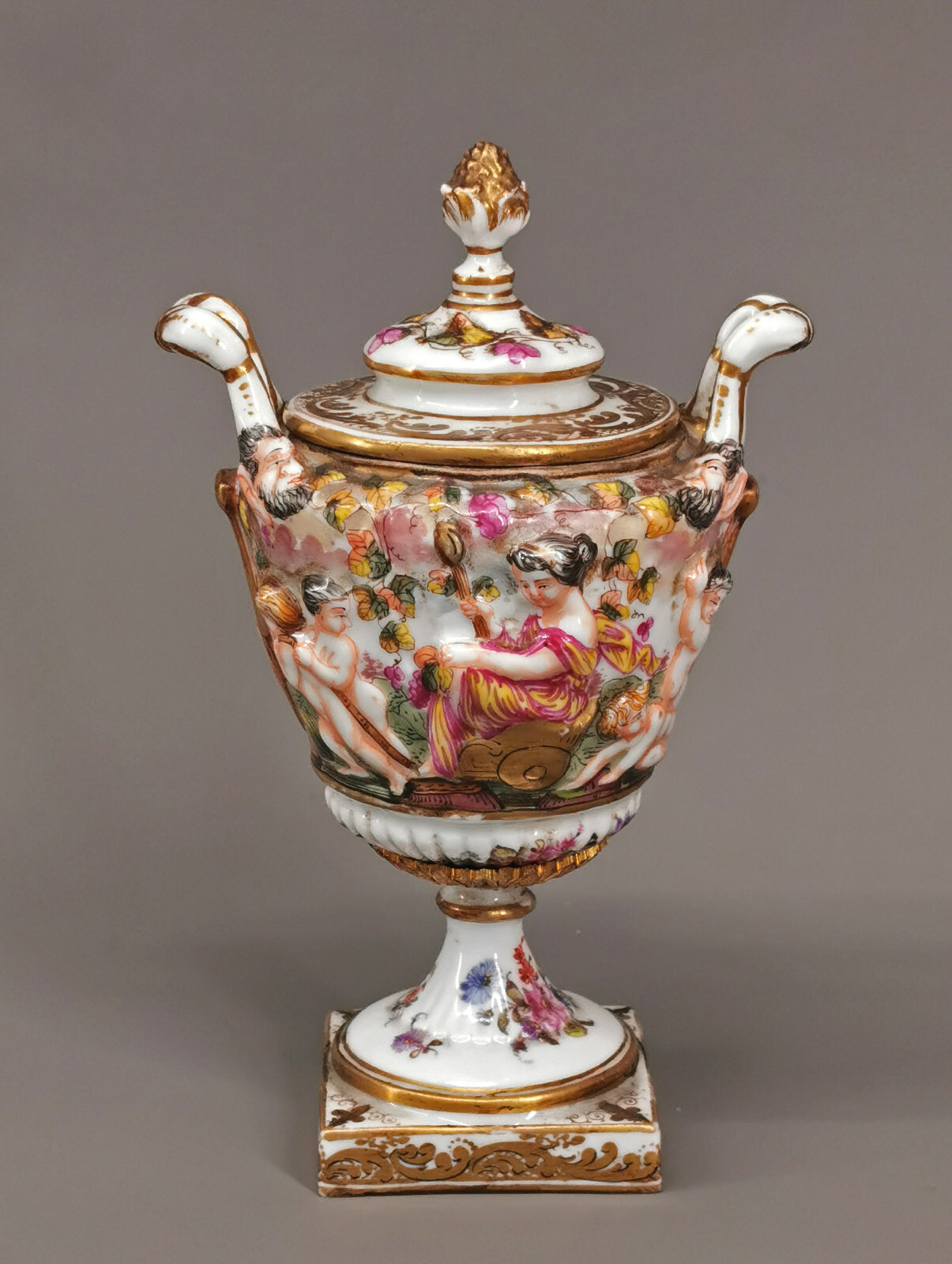 9140007 Small Amphora Vase Capodimonte Thuringia 4 5/16×3 1/2×7 5/16in