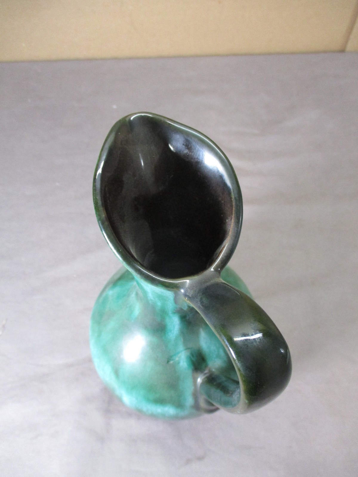 Vtg Blue Mountain Pottery 9.5″ Evangiline Pitcher Vase Green Drip Glaze MINTY