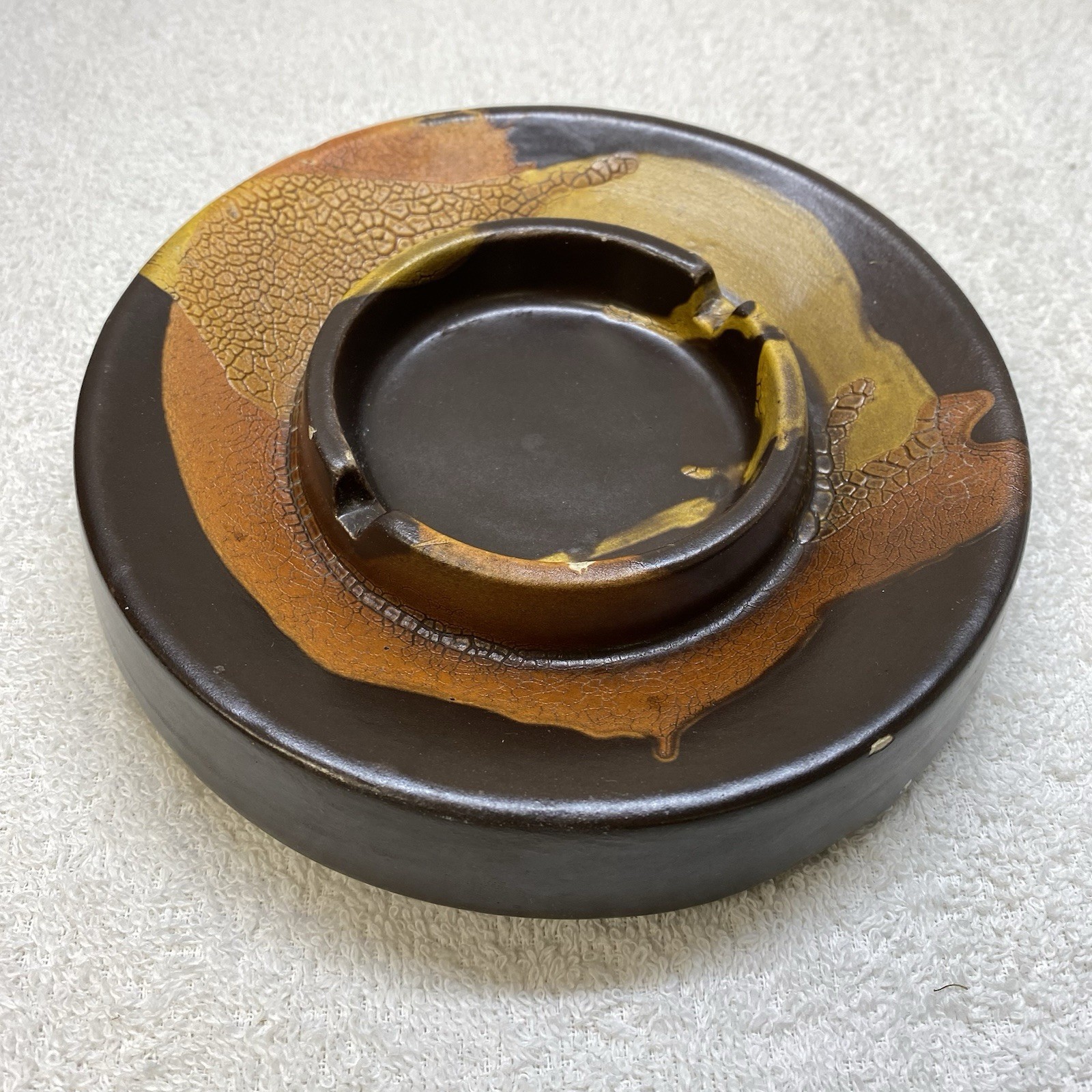 VINTAGE ROYAL HAEGER 2070 USA Ceramic Ashtray Wide Rim Brown Yellow Glaze 6×6
