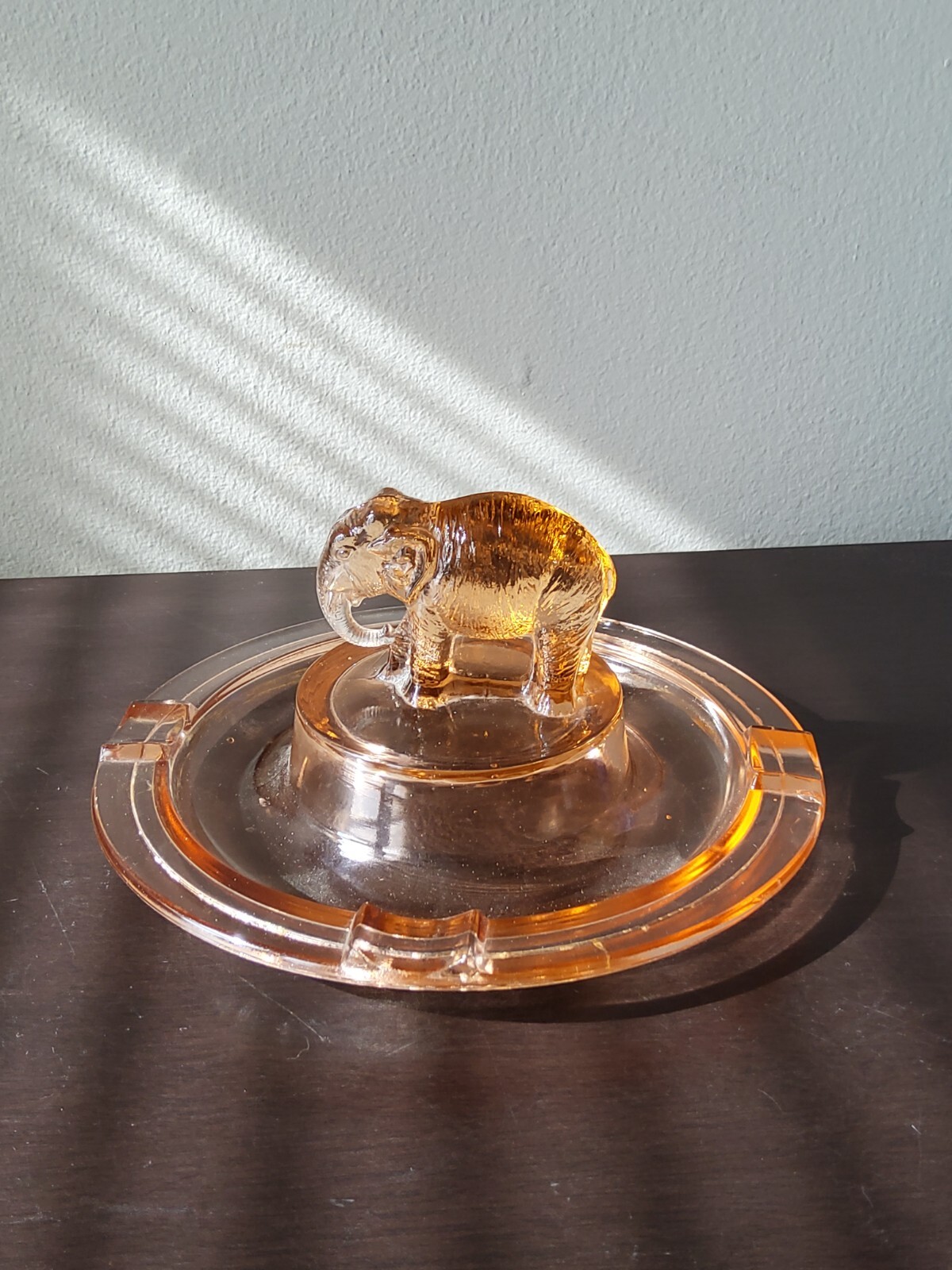 Vintage Depression Pink Glass Elephant Cigarette Cigar Ash Tray L.E. Smith