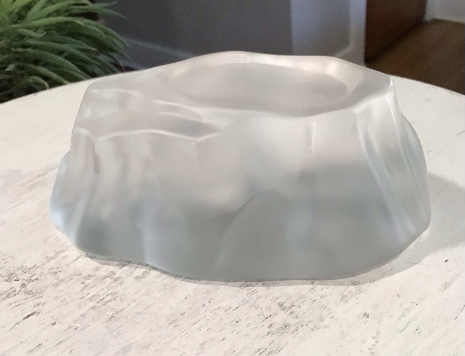 Vintage Satin Iceberg Figurine Stand Made In Austria 4.75” Beautiful Smooth