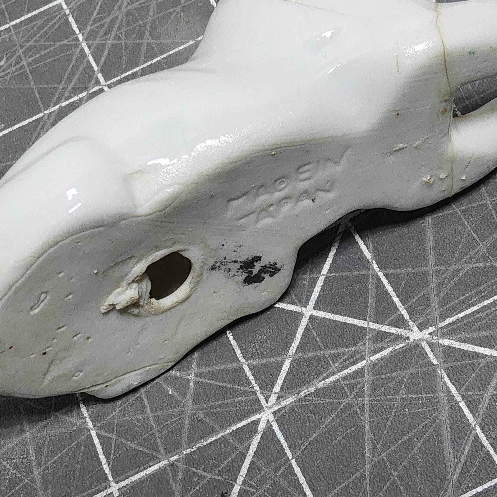 Pointer 5x3x2 hunting dog laying porcelain figurine repaired cracks 60s japan