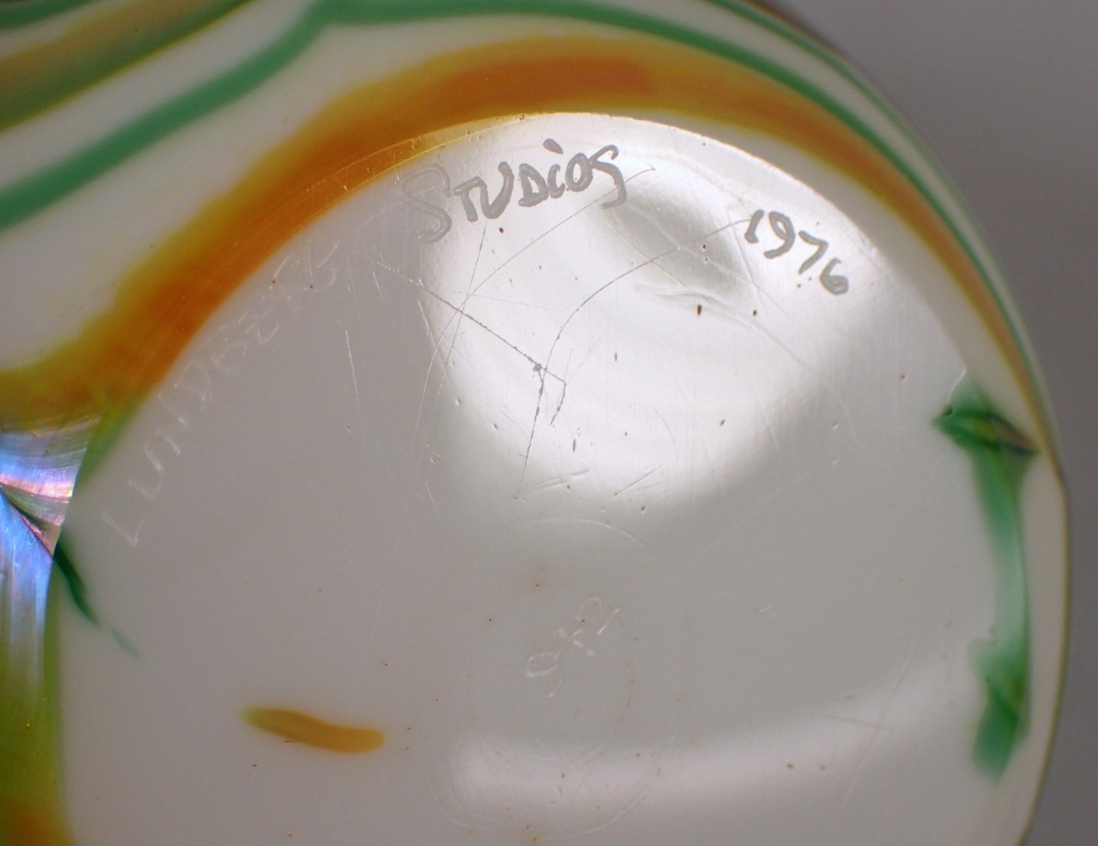 Vtg 1976 Lundberg Studios Signed BUTTERFLY Pulled Feather Aurene Paperweight