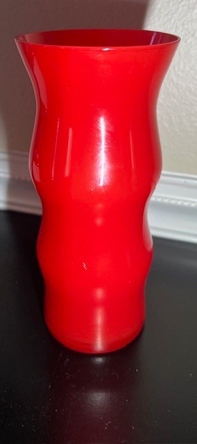 MODERN 1970-80s Vase Red Wavy Glass 7.5″ Vintage Vase Never been used