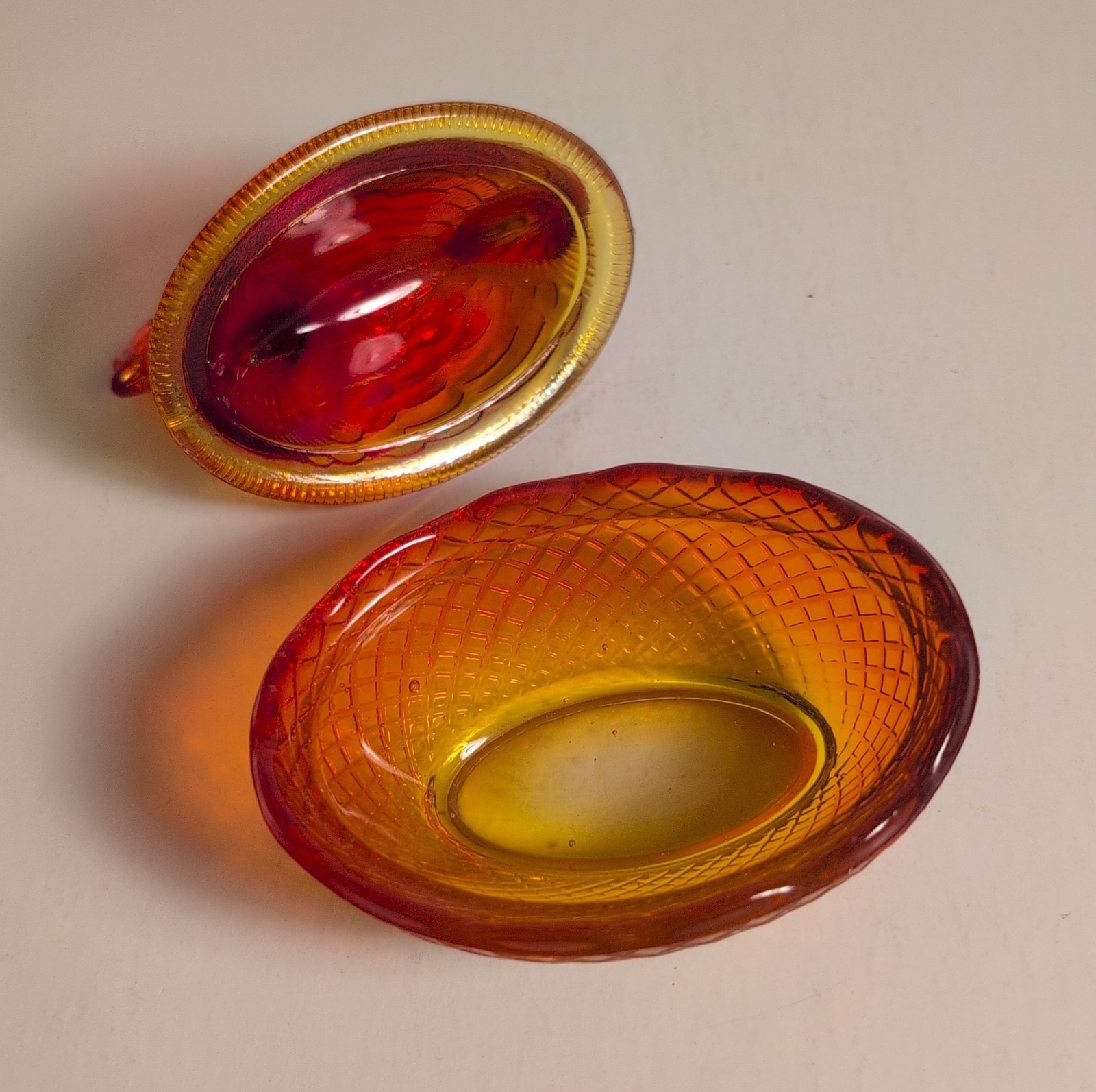 Vintage L.E. Smith ? Mini Amberina Glass Hen On A Nest Cadmium Orange Red