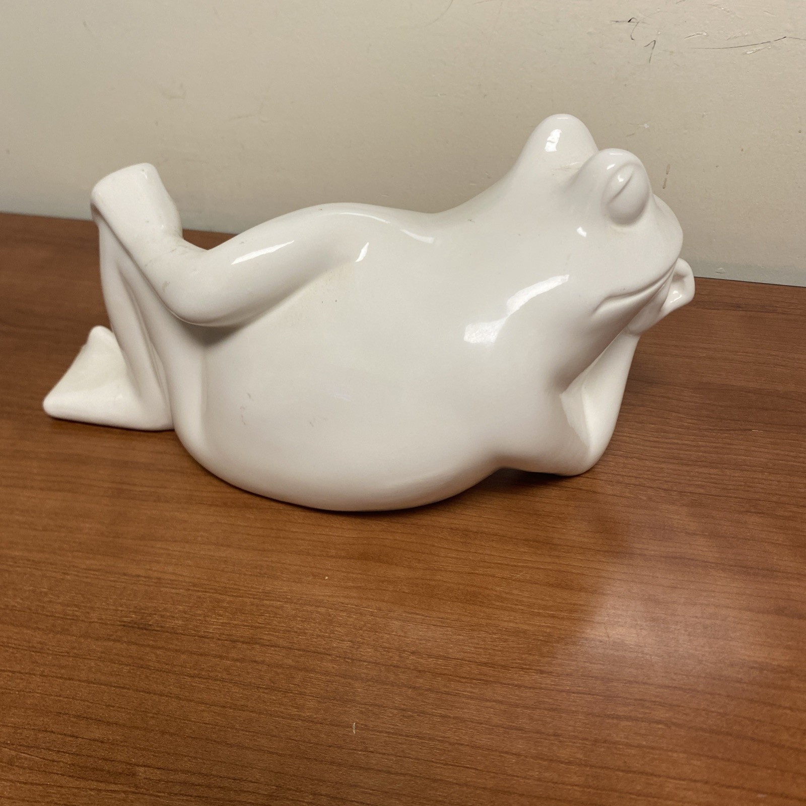 LOUNGING FROG, WHITE, 10”