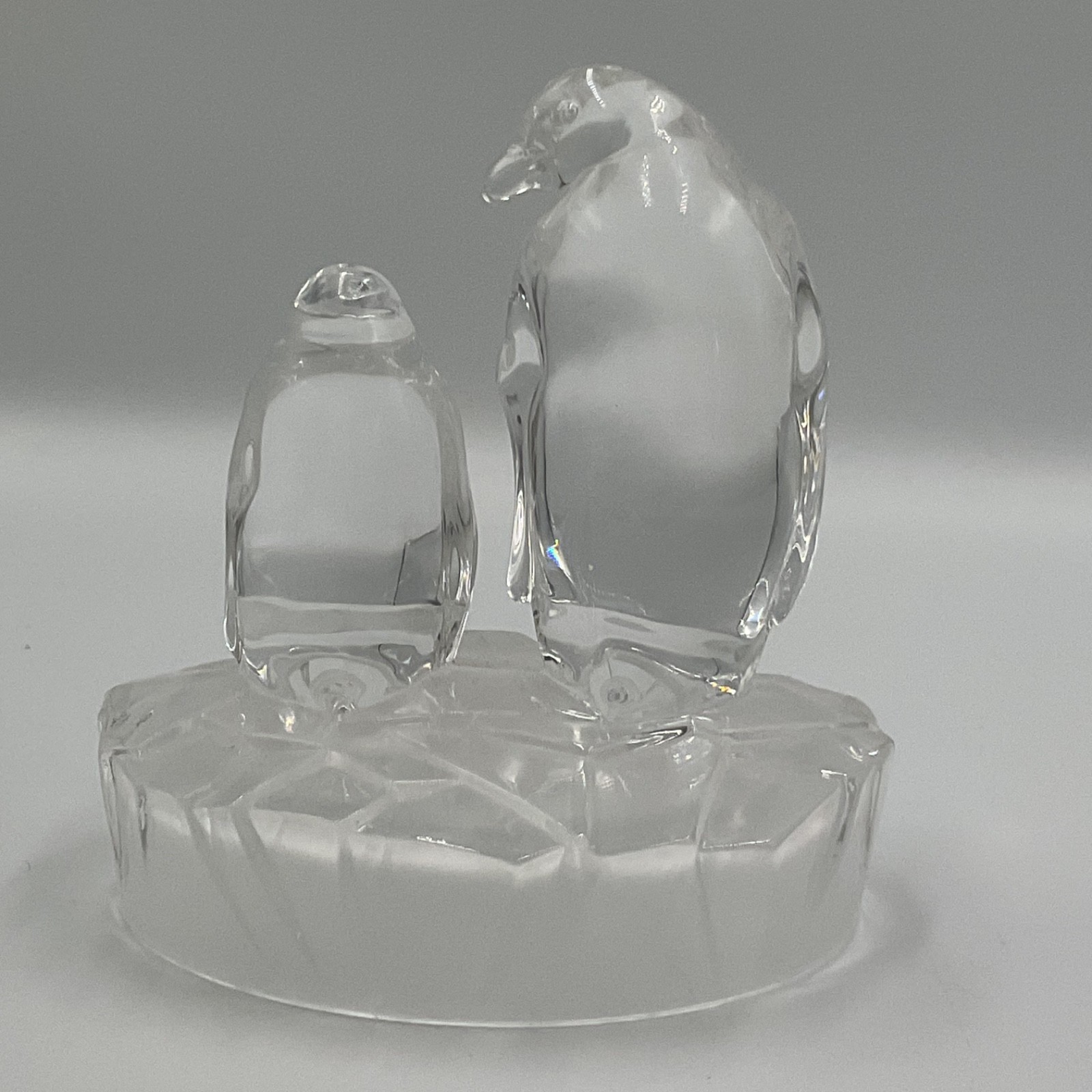 Vintage Royal Crystal Rock RCR 5” Mommy and Baby Penguin Figurine Glass statue