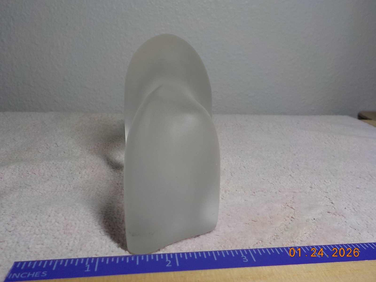 FROSTED/SATIN ART GLASS ABSTRACT BISON/BUFFALO FIGURINE 1 LB 5 OZ 2 7/8″ T