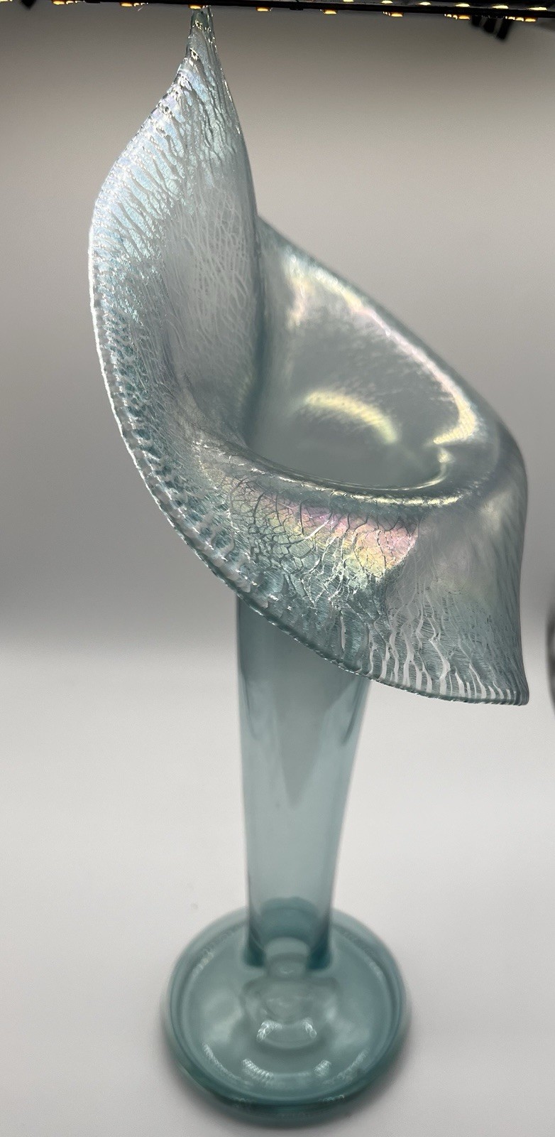 Zellique Studios J McKeever Signed 15.5” Jack-in-the-Pulpit Iridescent Art Glass