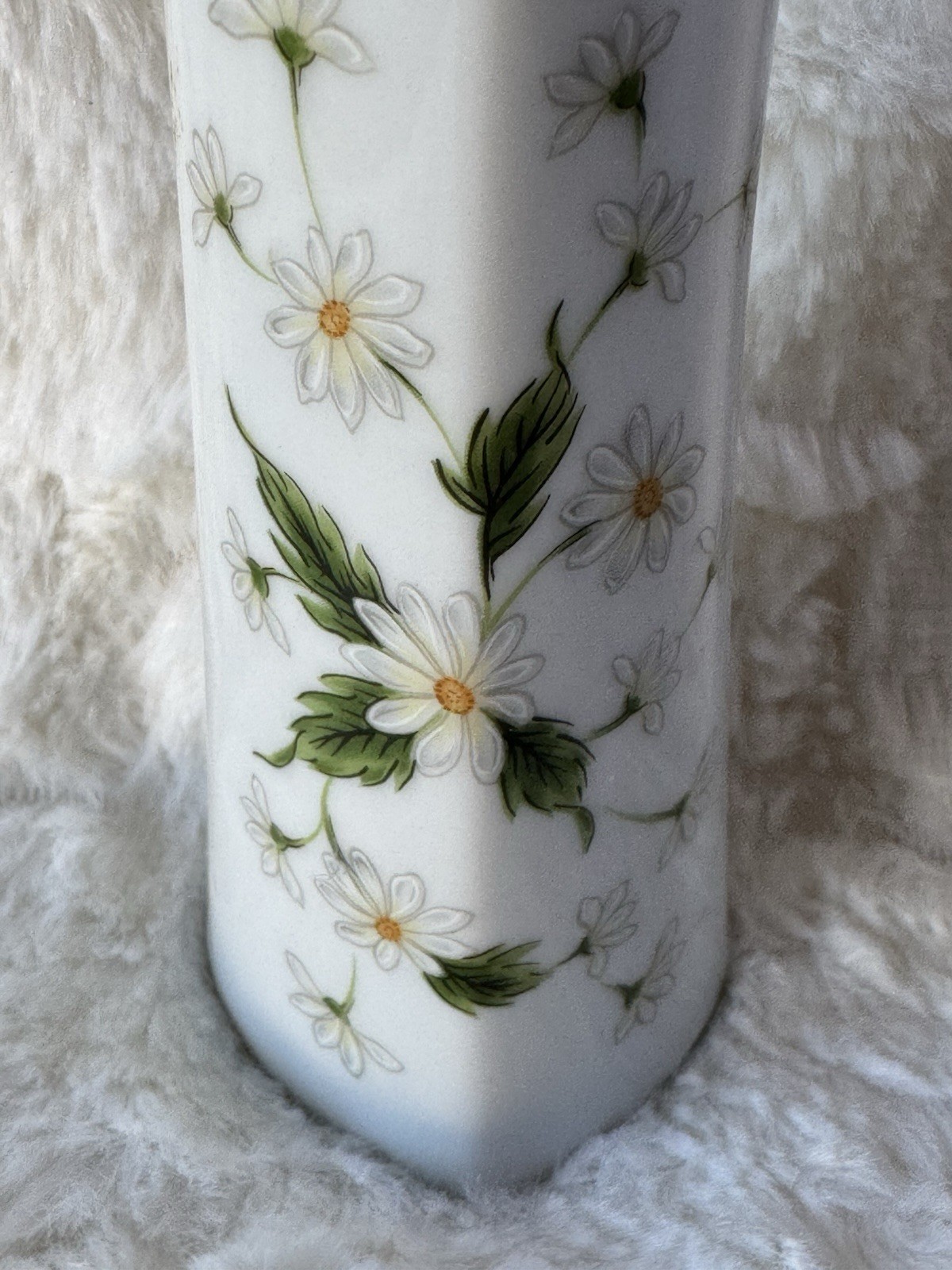 VINTAGE LEFTON Hand Painted Heart Shaped Bud Vase with White Daisy Design
