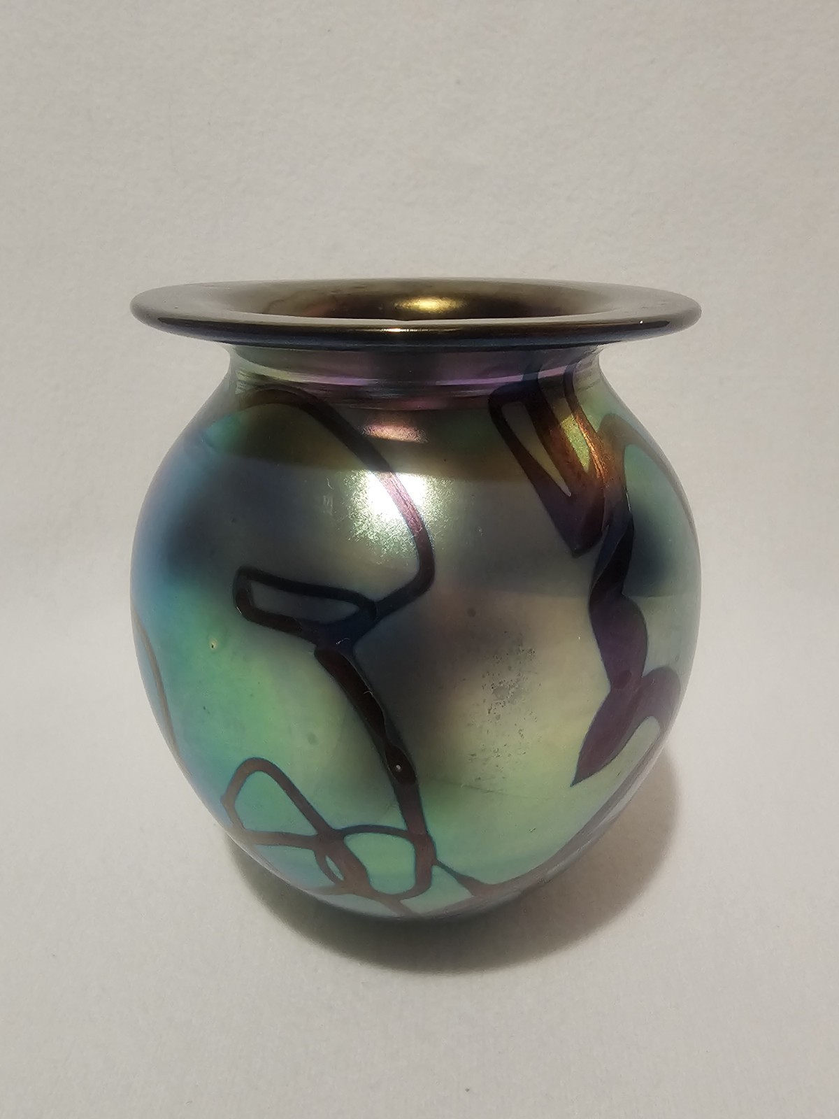 Robert Eickholt Signed Art Glass Vase ~ Iridescent Aurene Luster Ribbon 1997