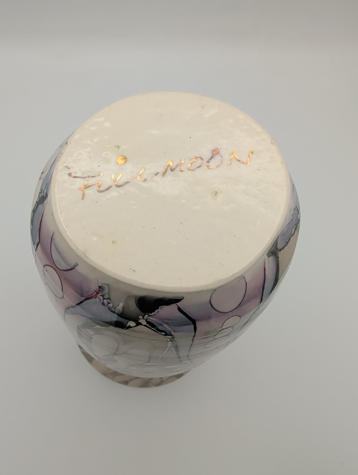 Studio Art Pottery Hand Painted Ceramic Vase Gold Band Iridescent 7 5/8″ Tall