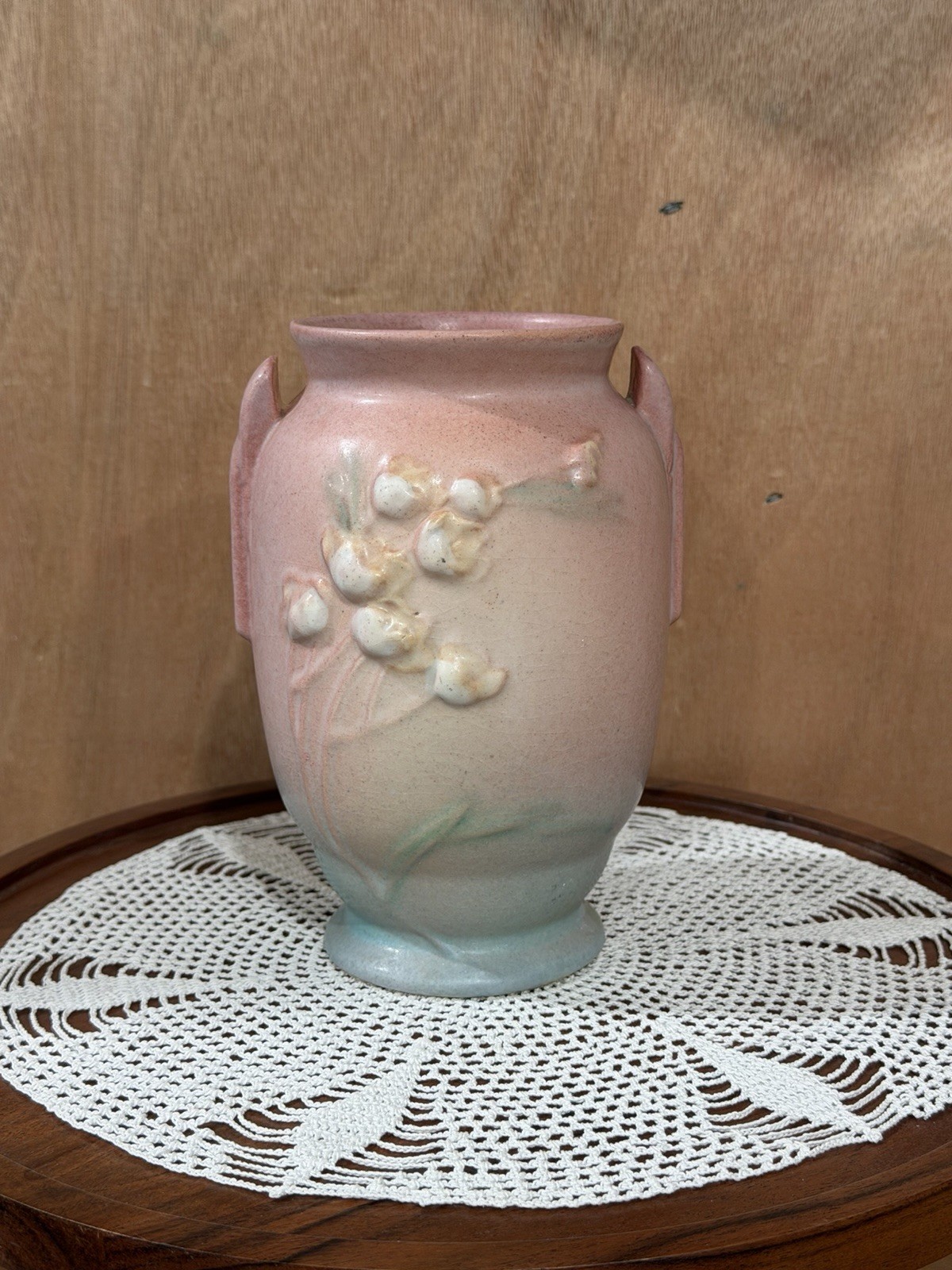 Roseville Vintage Pottery Vase Ixia Lily In Rose Pink Blend To Soft Green 853-6