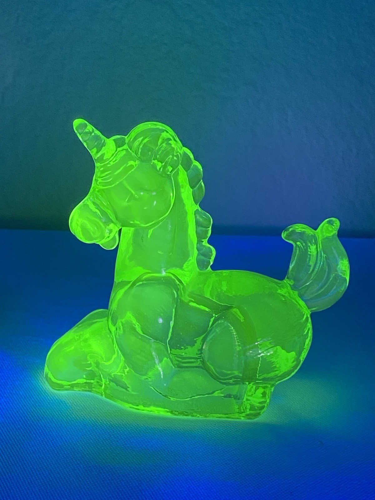 Boyd Glass “LUCKY The Unicorn” #6 Peridot Vintage 8/6/1984 Uranium GLOWS