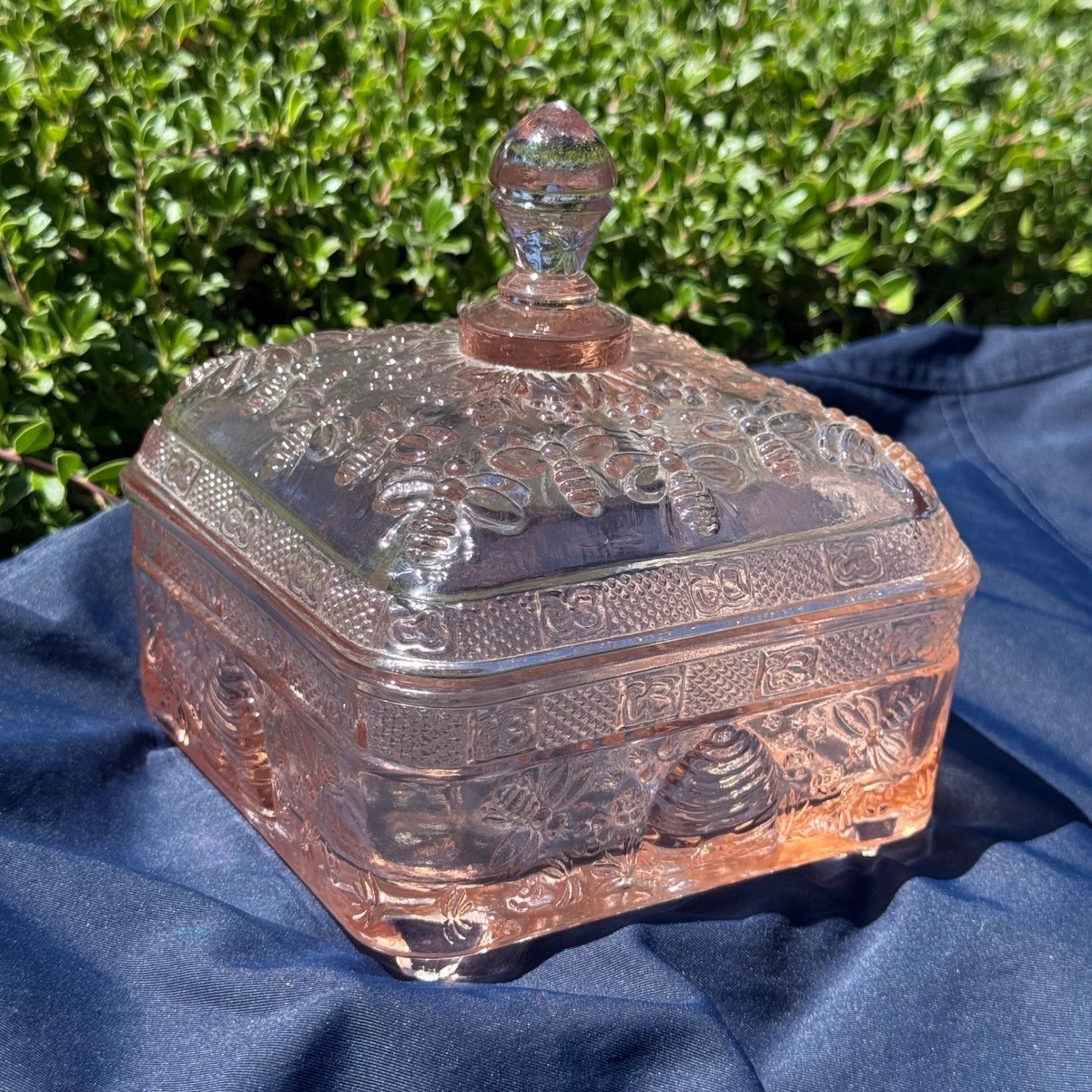 Pink Tiara Glass Beehive Honey Bee Trinket Box Square Footed Candy Dish Lid