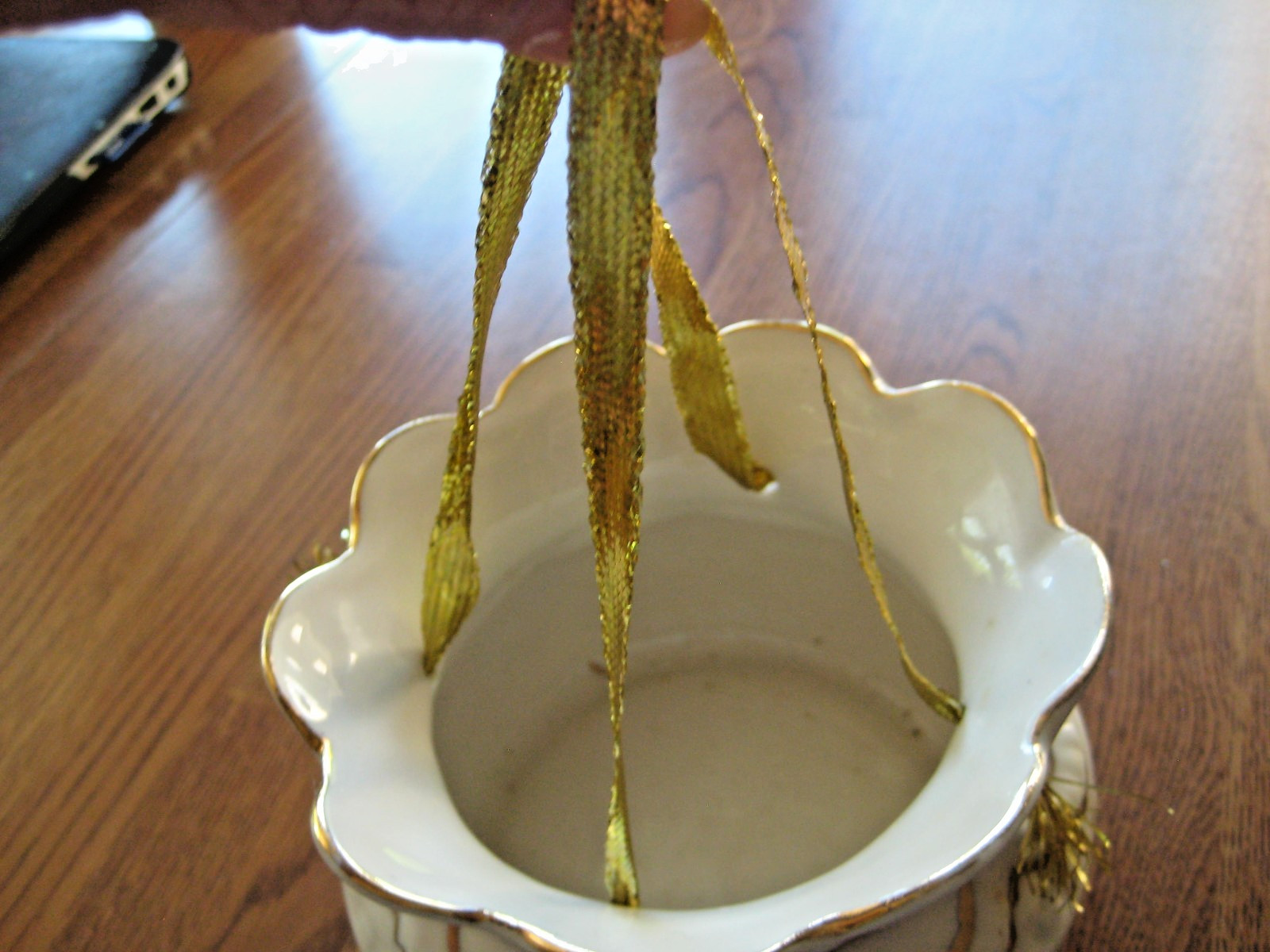 Vtg White Porcelain HangingFlower Basket/Planter Scalloped Edge Gold Rope Detail