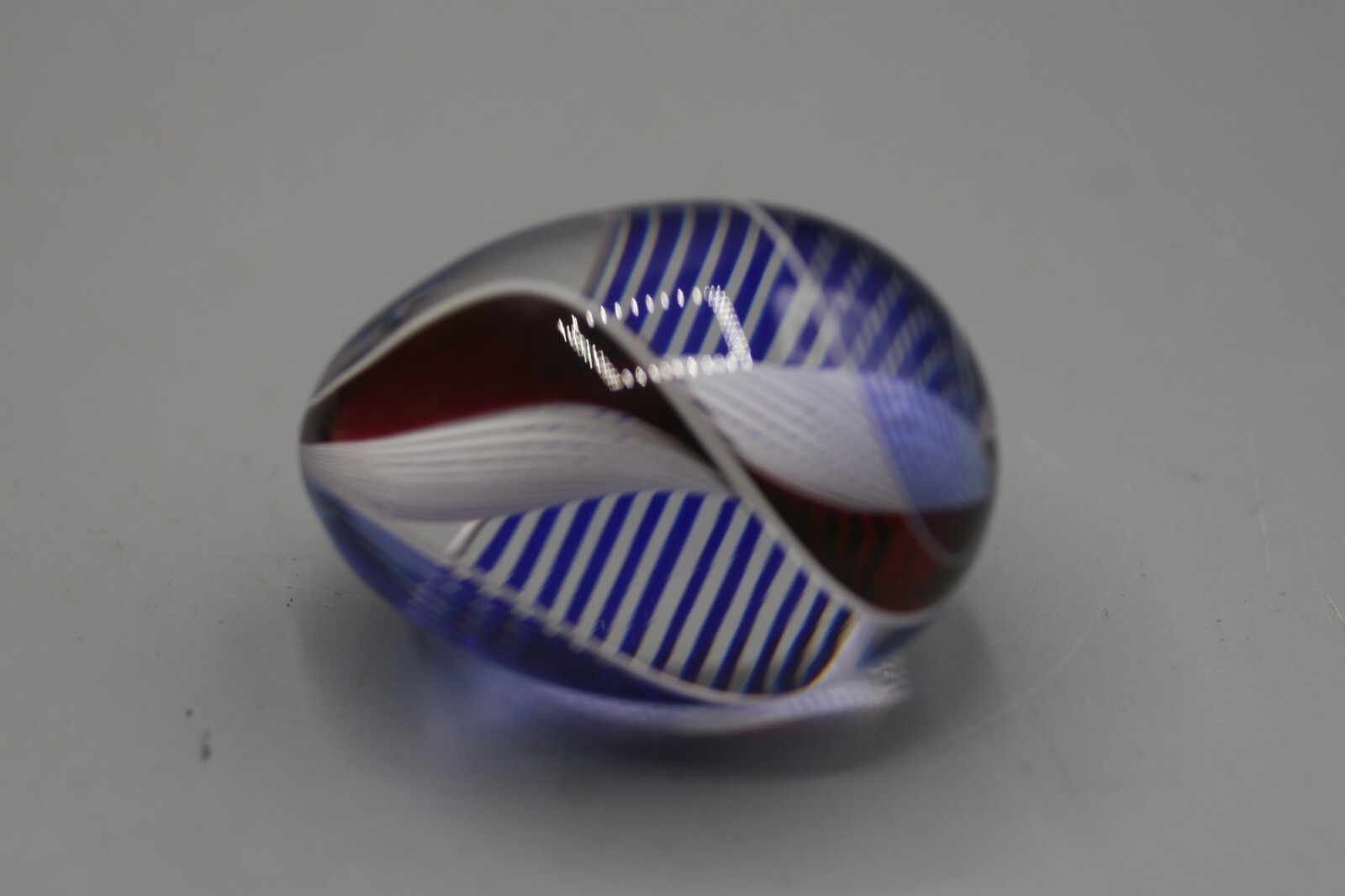 Steven Maslach Cuneo Red BLUE White Swirl Glass Egg Marble Paperweight R16