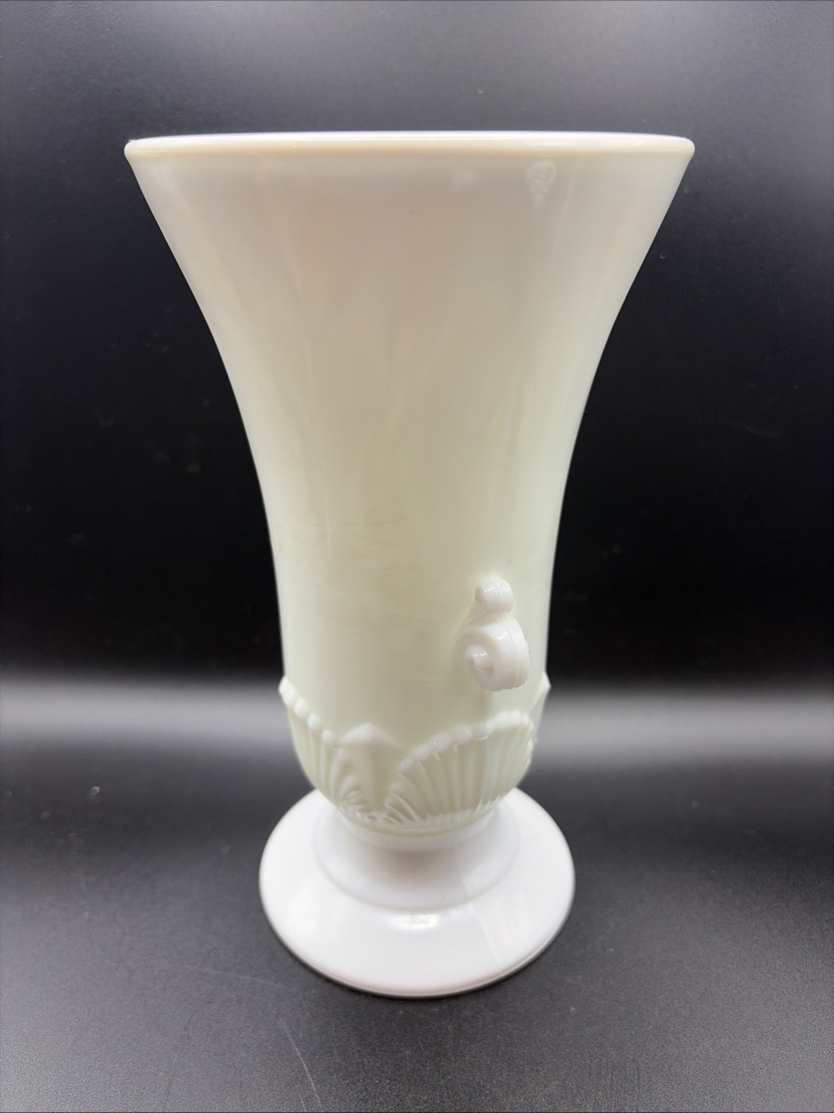Vtg Anchor Hocking Fire King Vitrock Milk Glass Scalloped Seashell Vase 7.75″ T