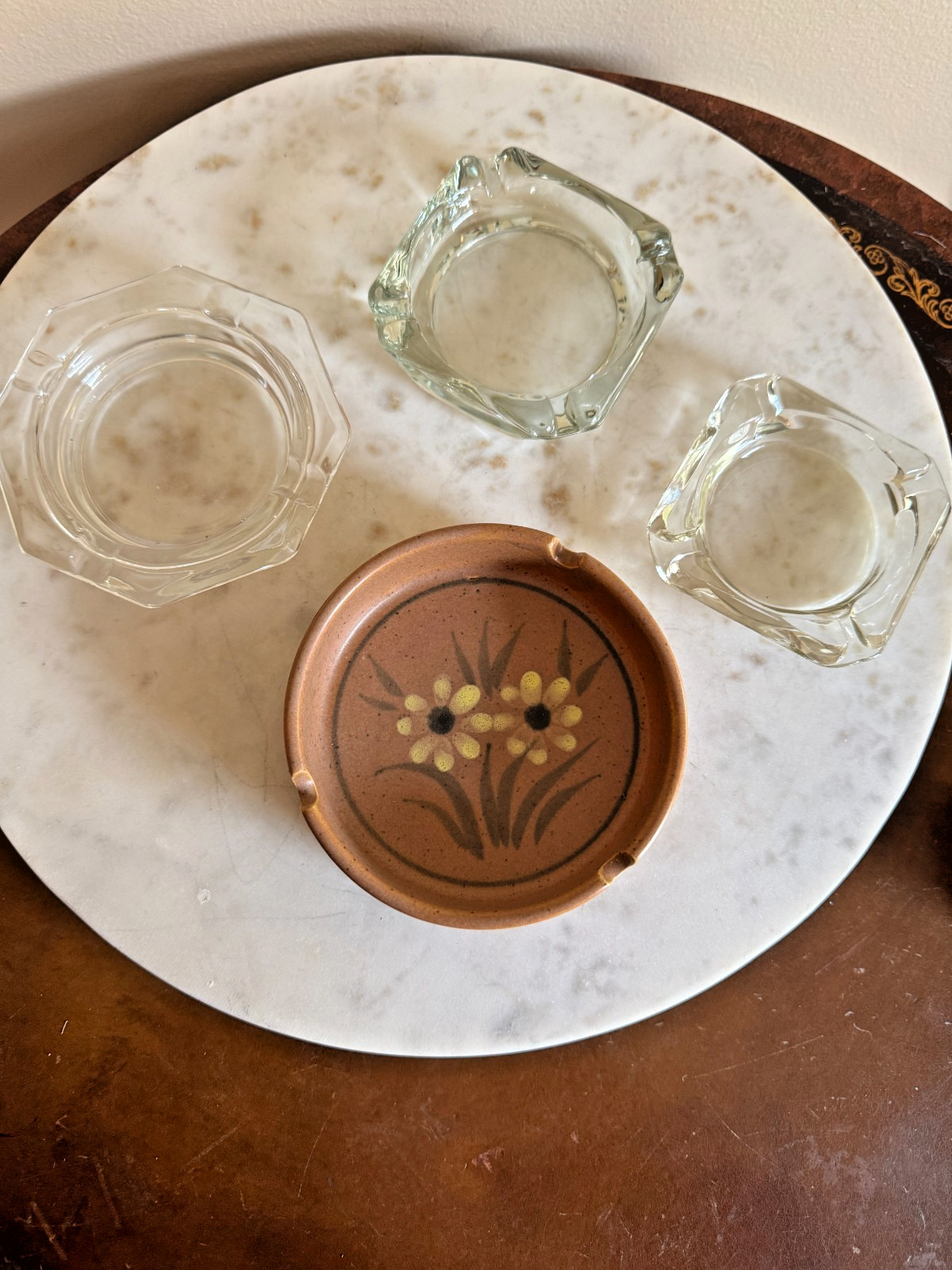 VTG MCM Stoneware Ashtray Floral Flowers Daisies 5” Round+3 clear ashtrays