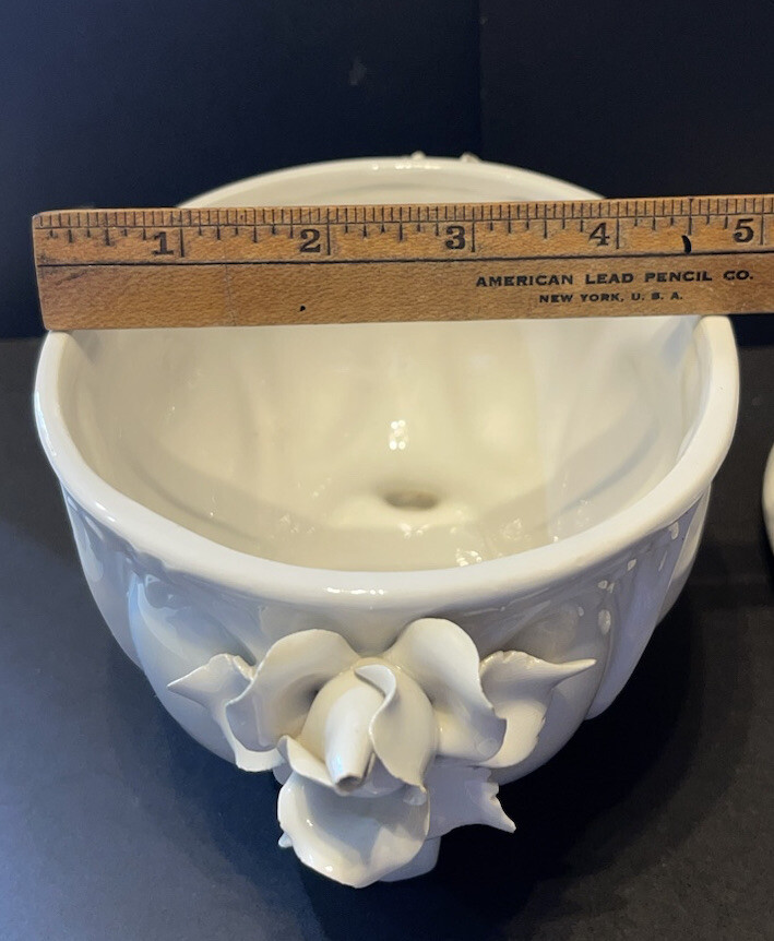 Italian Art Pottery Capodimonte Off White Floral Vintage Box Applied Flowers EUC