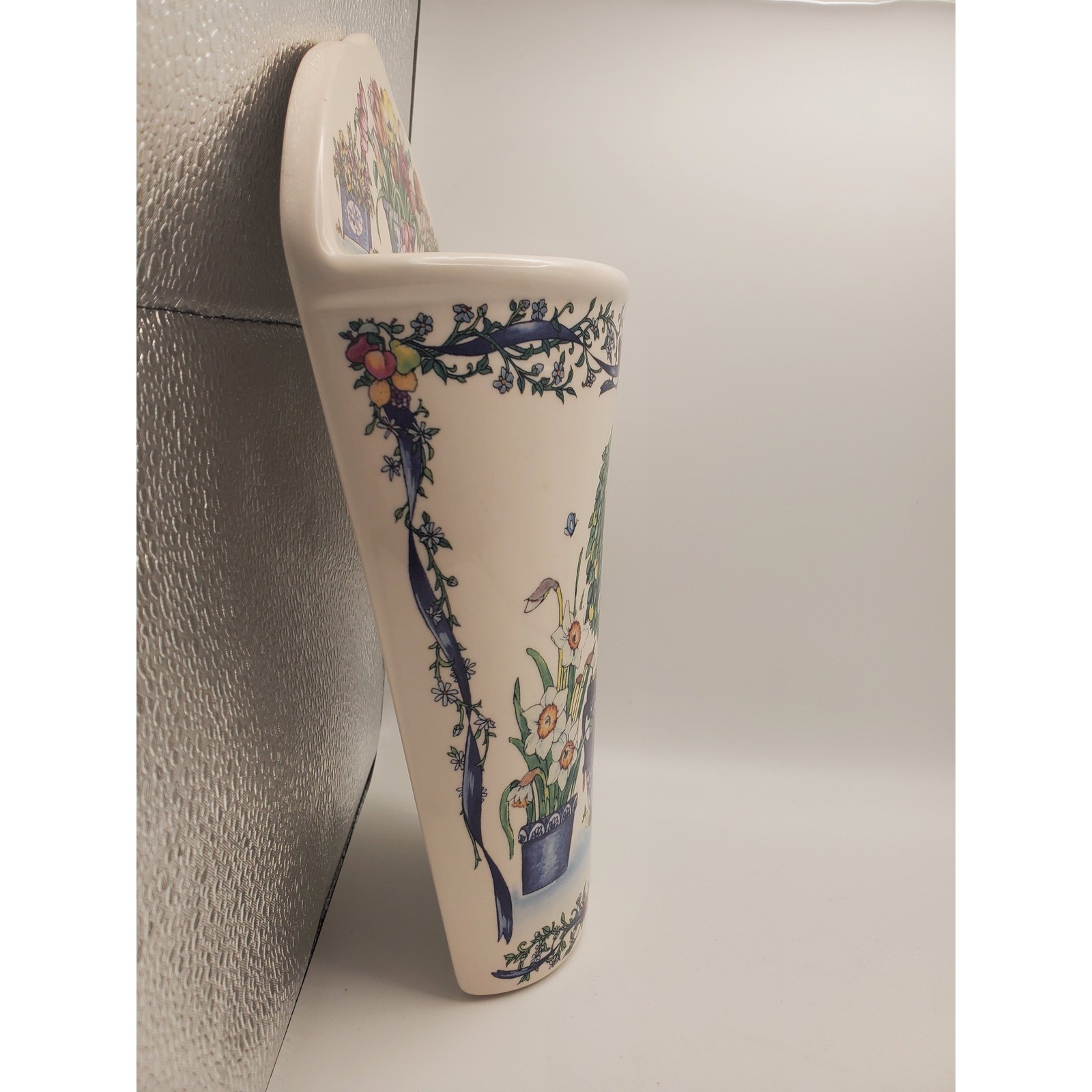 Vintage Olive Street Pottery Ceramic Wall Pocket Vase Planter – Topiary 11″