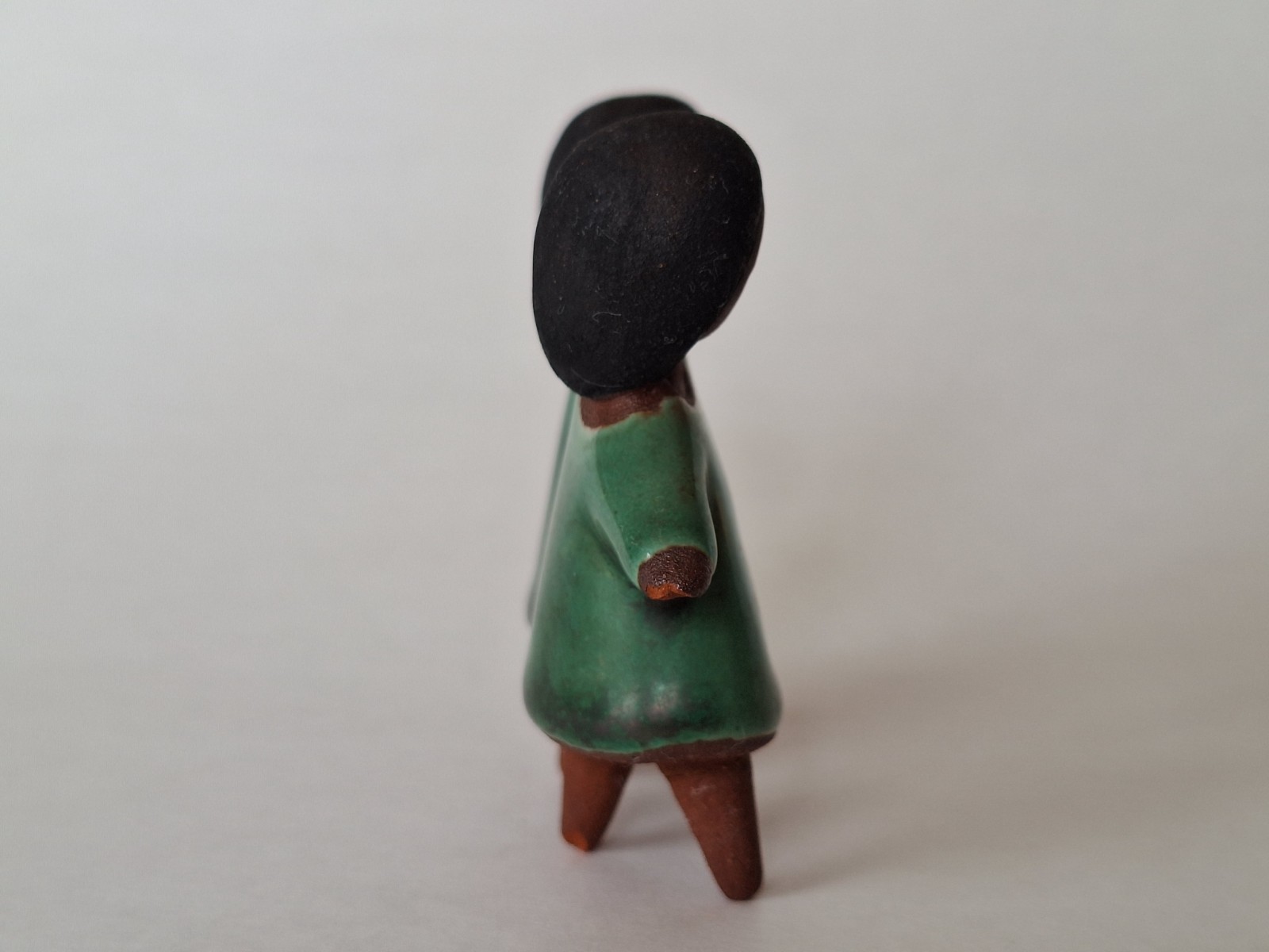 Terracotta Girls Holding Hands Friends Figurine-2.25″ Tall