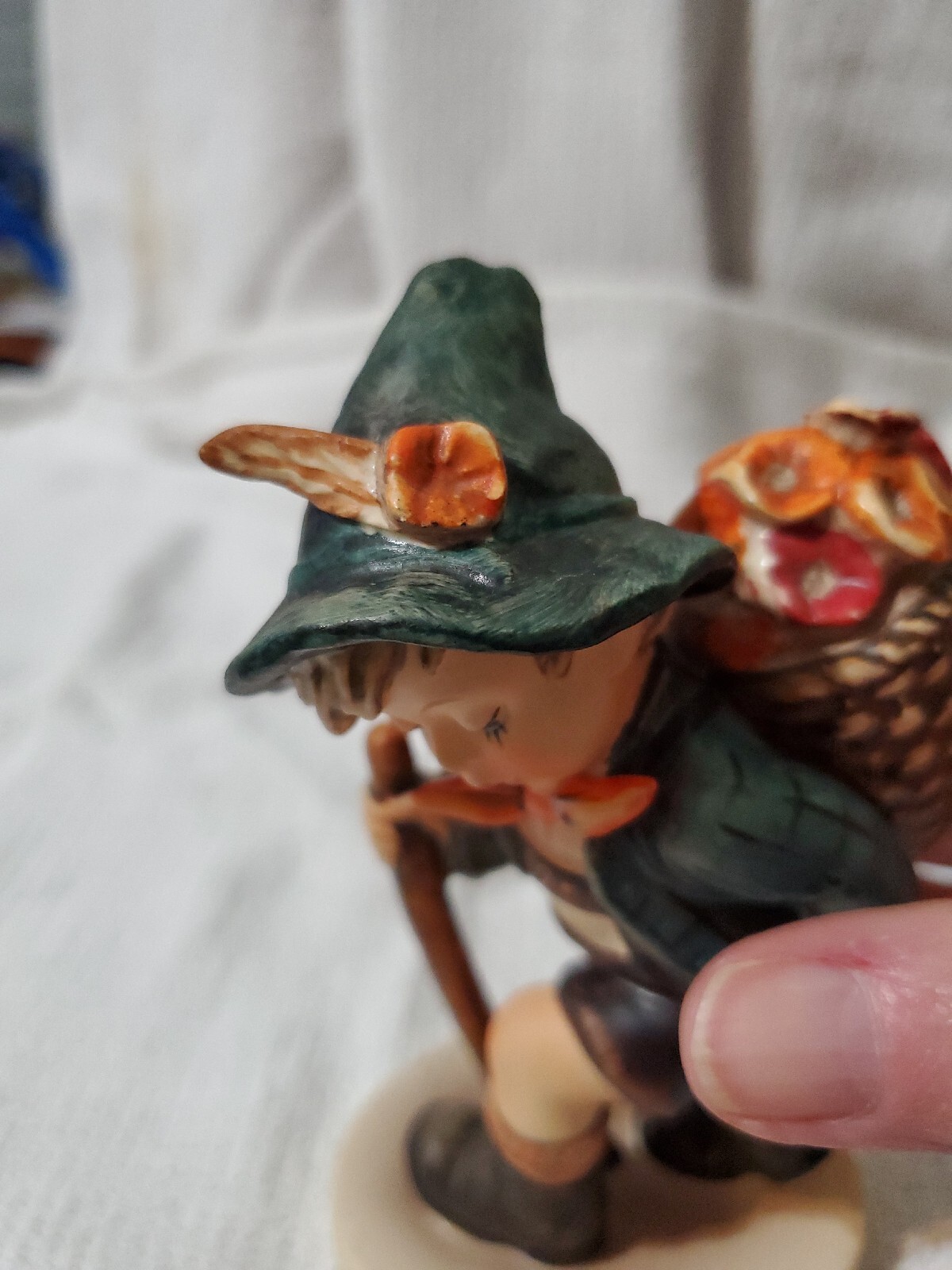 Hummel Figure 381 to The Flower Market 5 5/16in 1 Choice. Very good