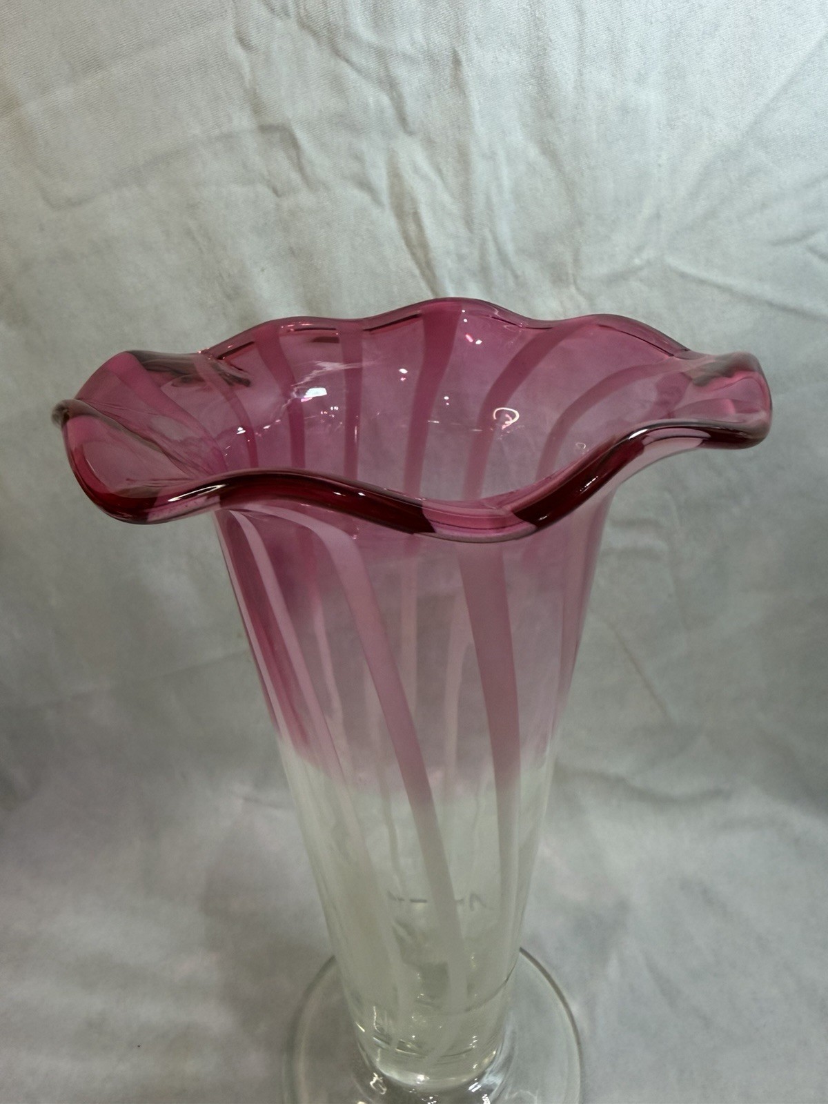 Vtg Hand Blown Art Glass Vase Pink White Pulled Feather Ruffled Rim 10 3/4 in