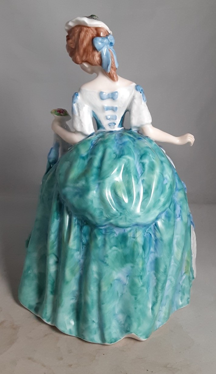 1991 Royal Doulton HN3374 “LINDA” Fine Bone China 8″ Pretty Ladies