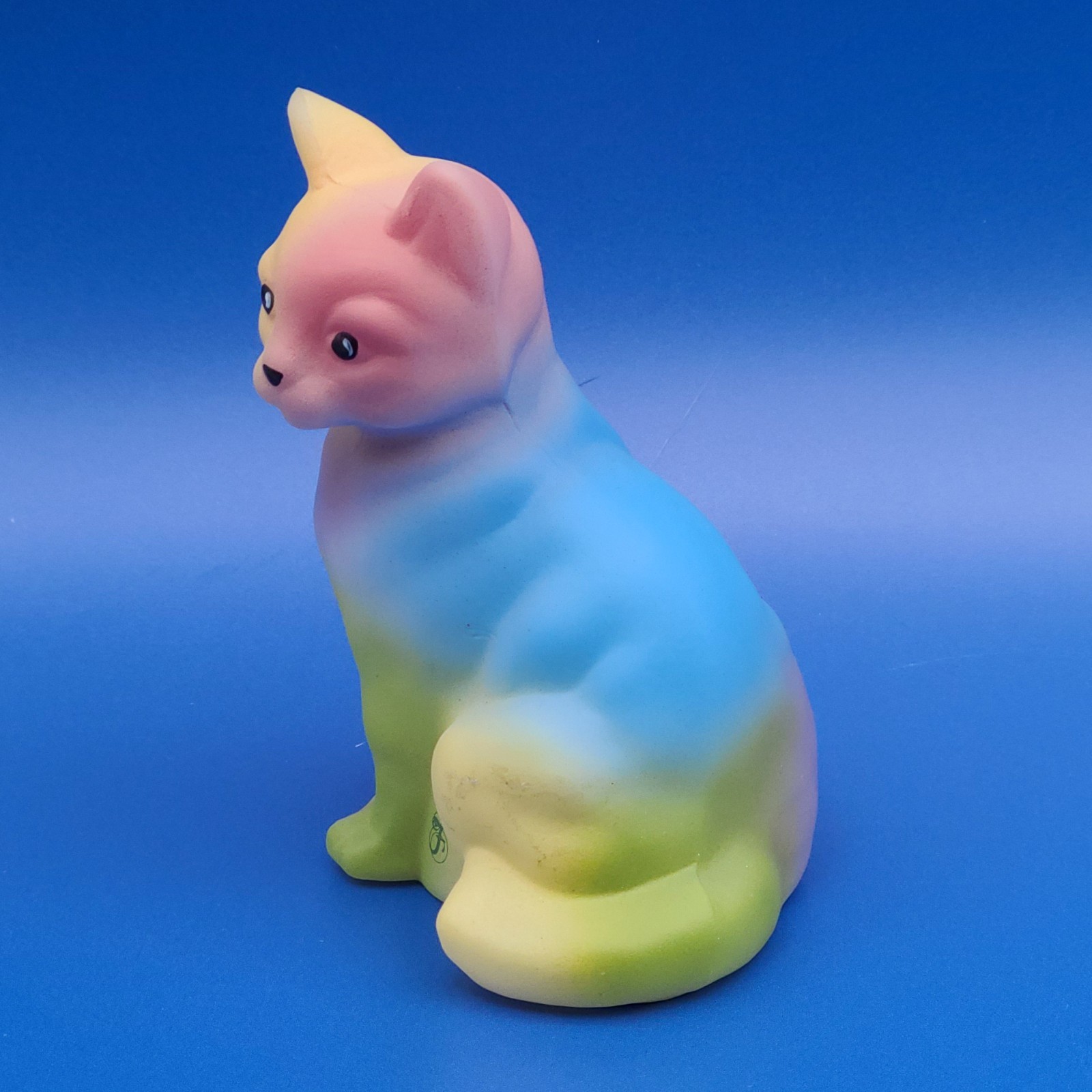 Fenton Vintage Carolyn’s Collectibles Tie Dye Sitting Cat S. Davis FREE SHIPPING