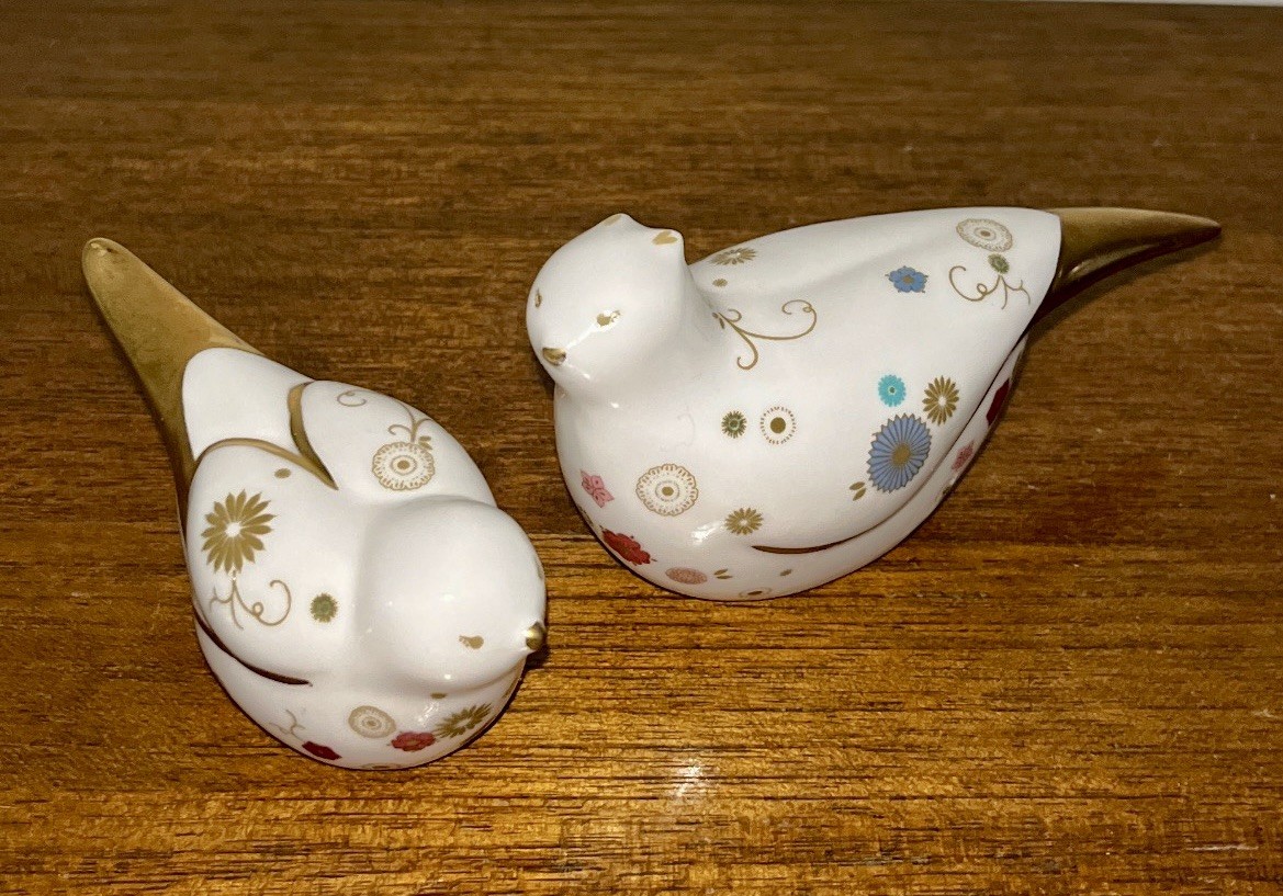 Vtg Aynsley 2 Birds Mulberry Wood Bone China White Floral & Gold from England