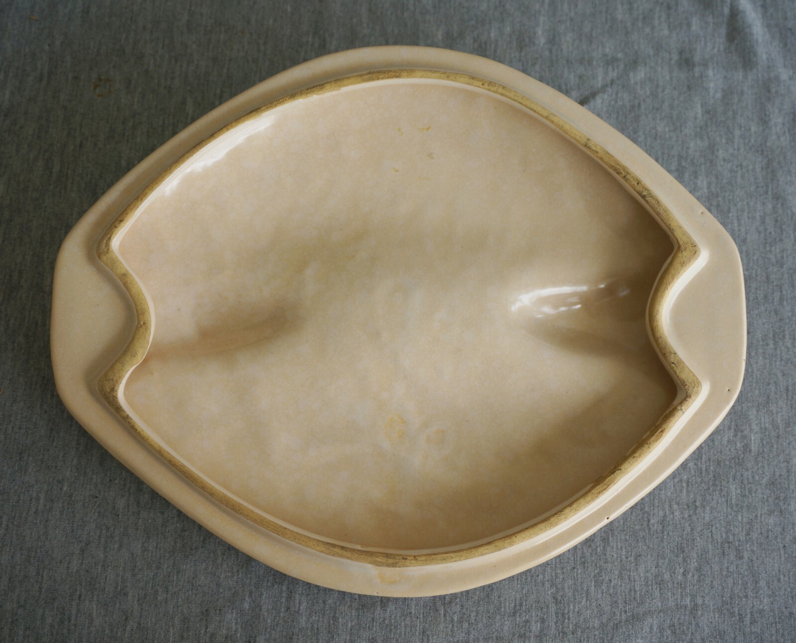 Roseville RAYMOR 2 Qt. COVERED CASSEROLE #183 – Contemporary White – Mid Century