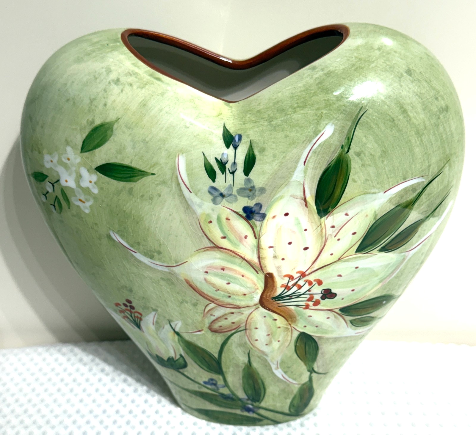 Inspirado Stonelite Tall Heart Shaped Hand Painted Vase with Tiger Lilies #609