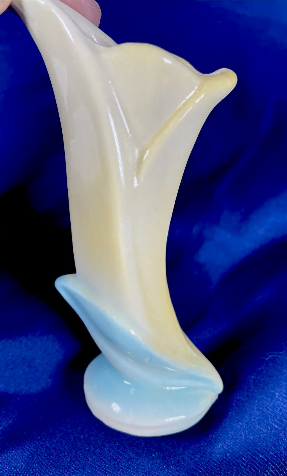 Shawnee 5 Inch Lilly Bud Vases Vintage Blue Yellow #1125 USA EUC Mini