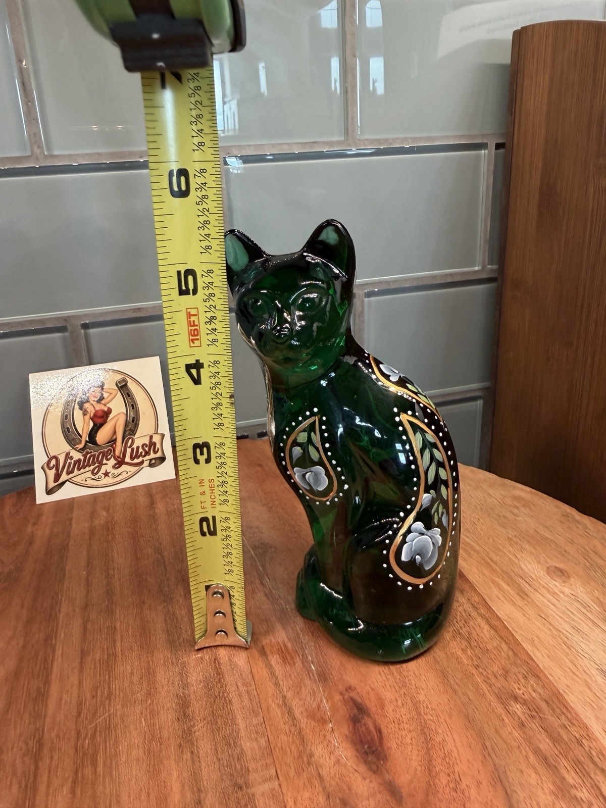 FENTON CAT 5 3/8″ HP FLORAL ON EMERALD GREEN ARTIST D. CUTSHAW 1970