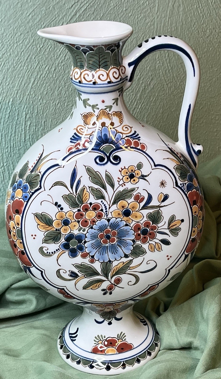 Royal Delft 1986 De Porceleyne Fles Polychrome Pilgrim Ewer Painted H.W. Kaiser