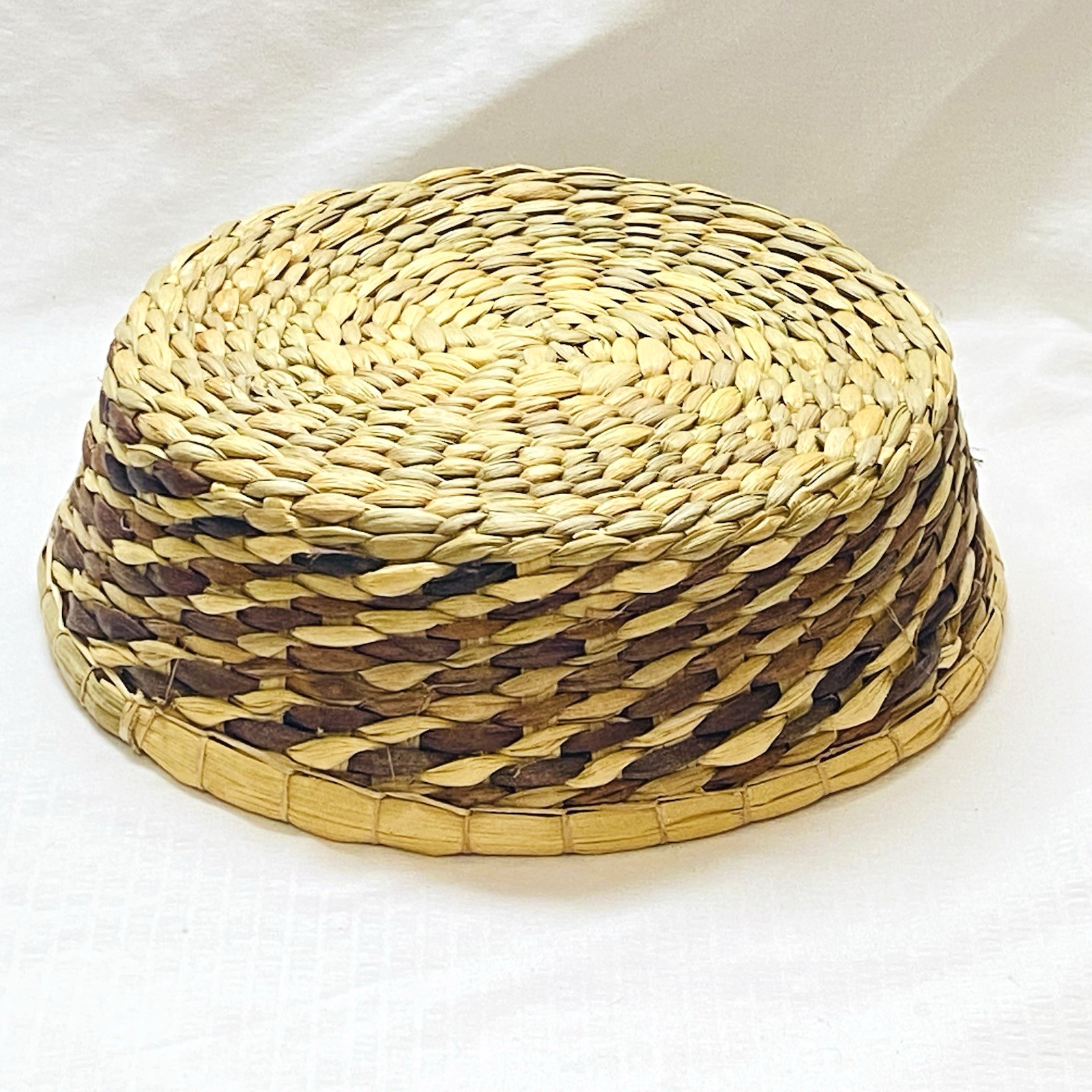 Vtg Anchor Hocking Harvest Amber 2 Qt Glass Casserole w/ Lid & Woven Basket NIB