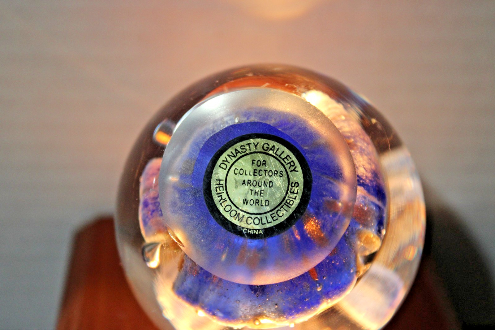 BEAUTIFUL DYNASTY GALLERY BLUE WAVES 2 1/2 INCH DIAMETER ART GLASS PAPERWEIGHT