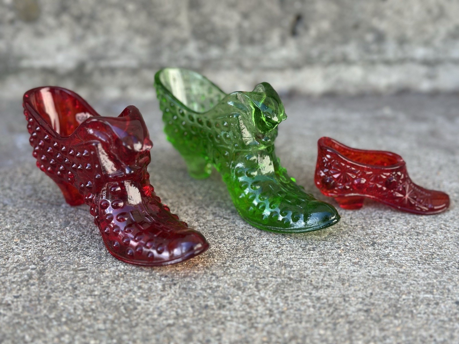 Vintage Fenton Hobnail Red Cat Head Slipper Green Set Of 3 Daisy Buttons