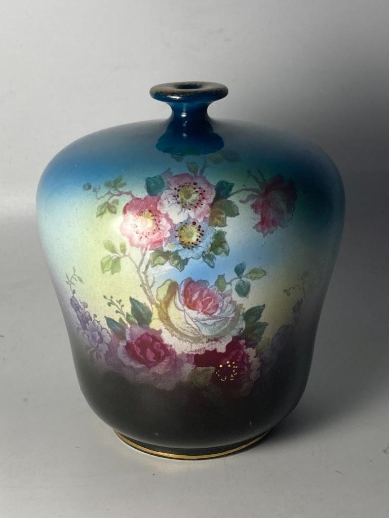 ANTIQUE (1890 – 1920) SIGNED ROYAL BONN VASE WITH FLORAL DESIGN!