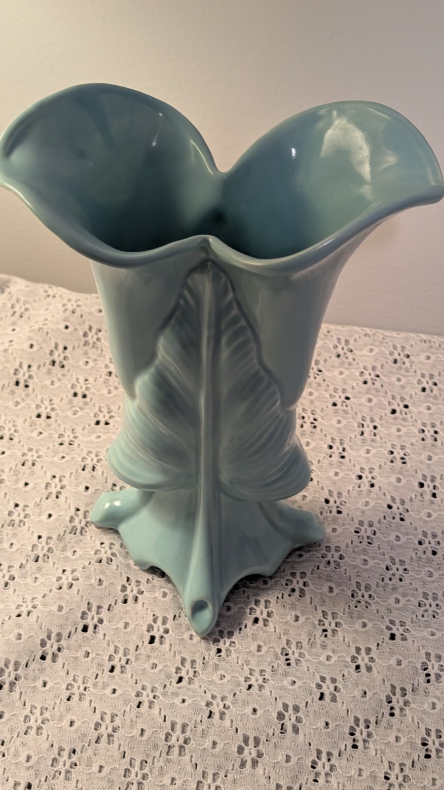 VINTAGE CAMARK TURQUISE VASE. PRISTINE CONDITION. APPROX. 8″T x 6″W. 1940’s.