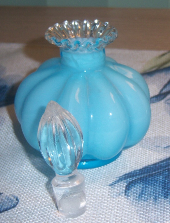 VINTAGE FENTON HB GLASS MELON SHAPED PERFUME BOTTLE c. 1940 ITEM B
