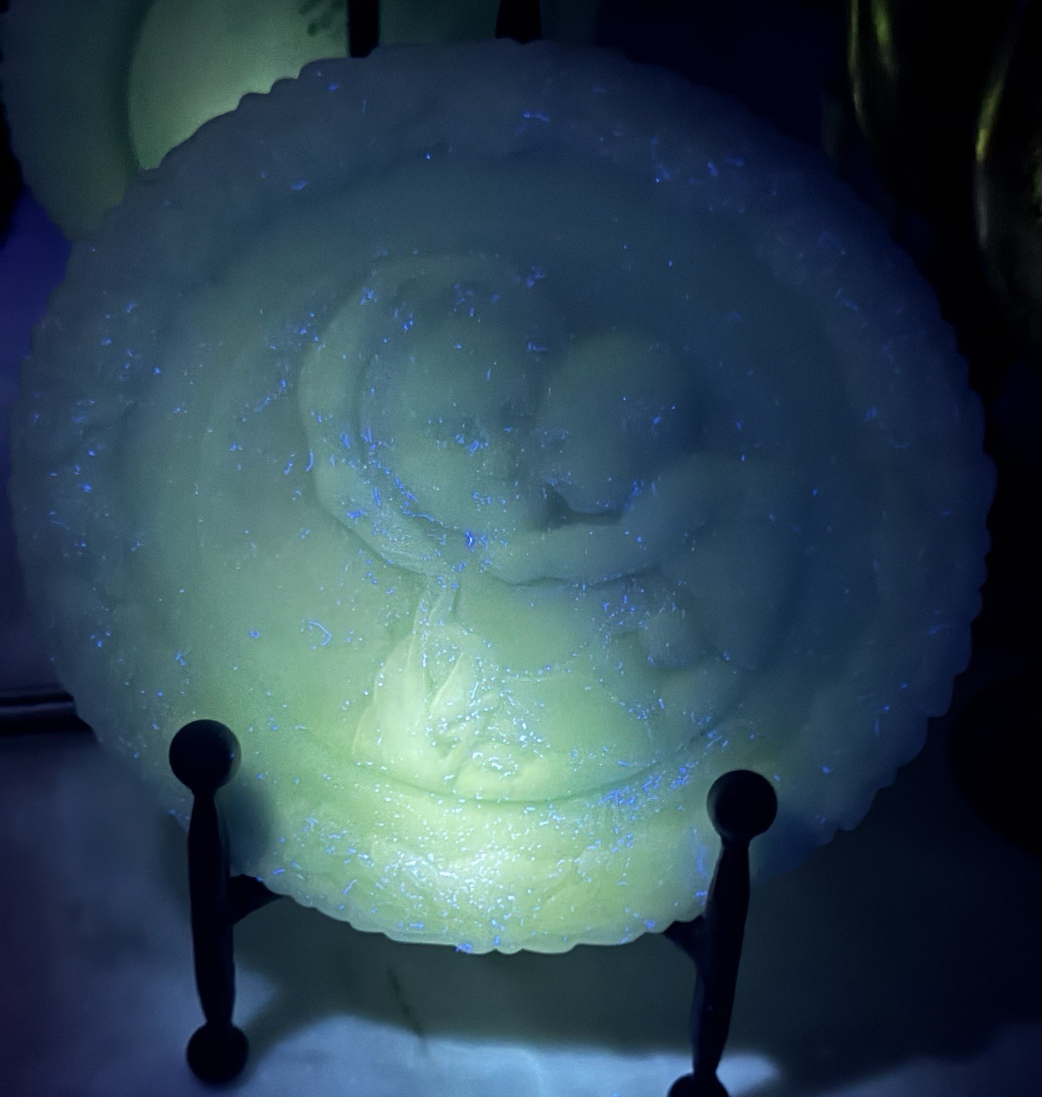 Fenton 1977 Mother’s Day Plate Blue Satin Madonna Child UV Glow Uranium Glass